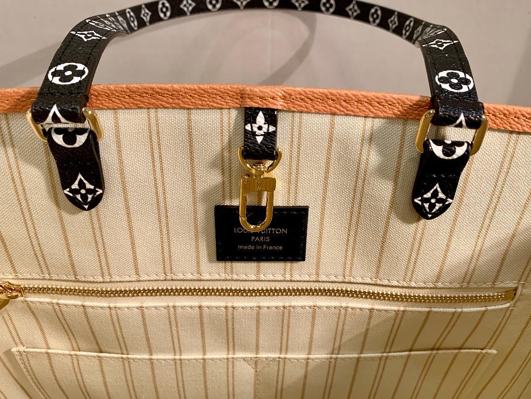  Sold Out Louis Vuitton Fall 2019 Jungle ONTHEGO Monogram Giant Canvas Tote Bag 3