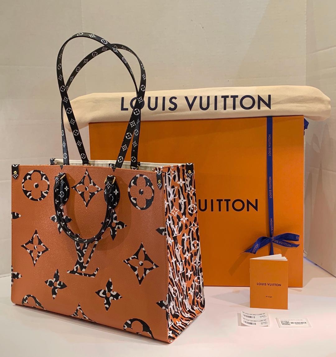 New Sold Out Fall 2019 Louis Vuitton ONTHEGO GM MNG Giant Jungle Collection Ivory Tote Bag Purse 

Get the bag thousands of people are waiting for!  This brand new Onthego M44675 tote bag purse takes on a fierce new graphic look in coated canvas