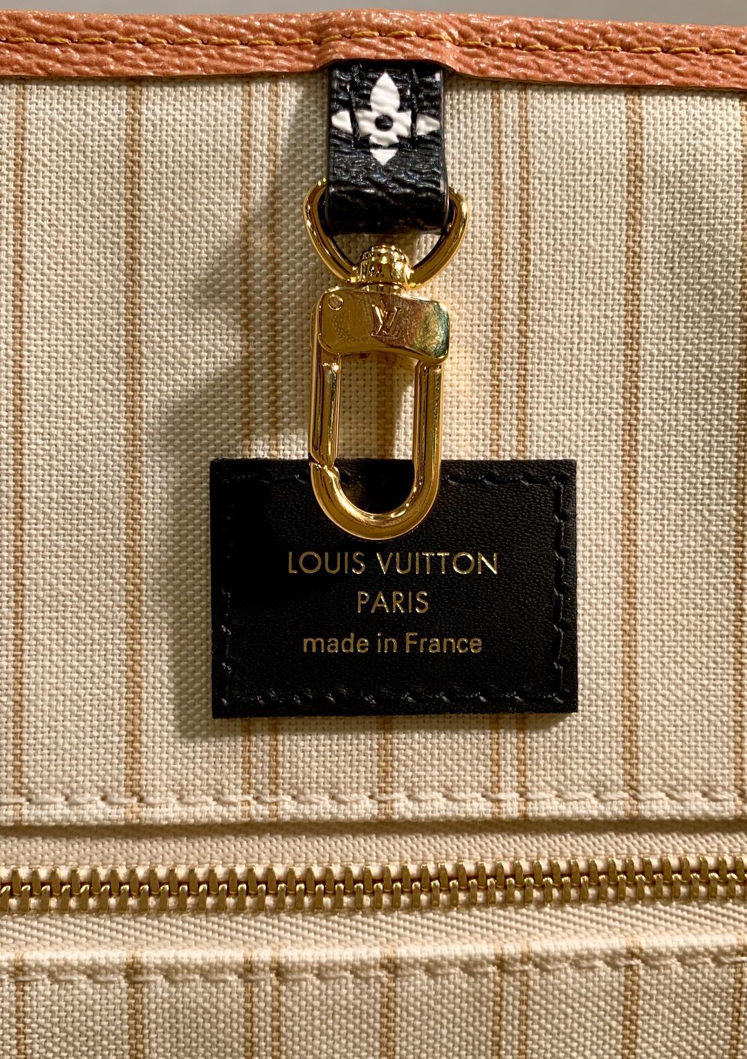 Sold Out Louis Vuitton Fall 2019 Jungle ONTHEGO Monogram Giant Canvas Tote Bag 1