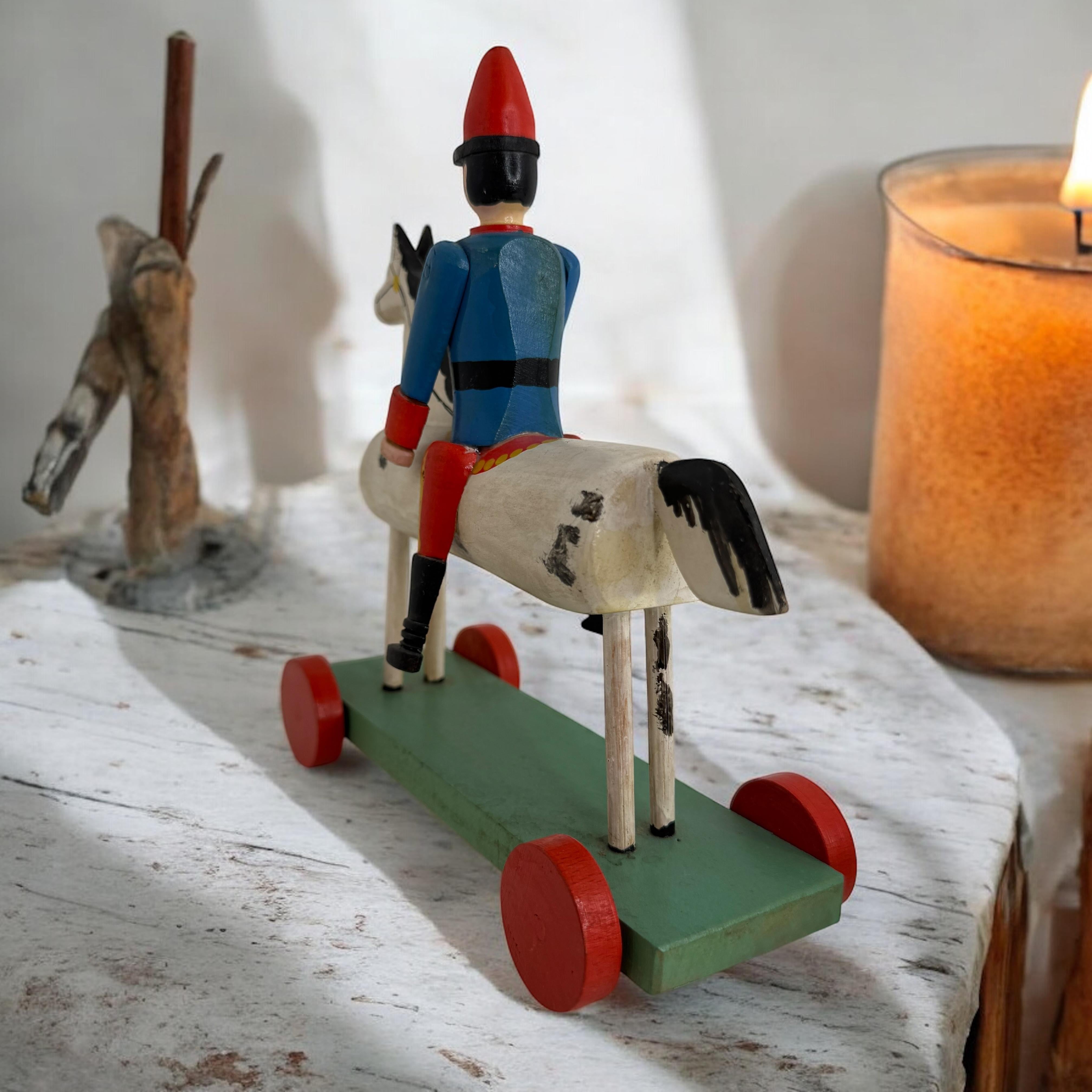 Soldado a Caballo Tirar Juguete Vintage Arte Popular Montañas de Mineral, Alemán, Años 50 en venta 5