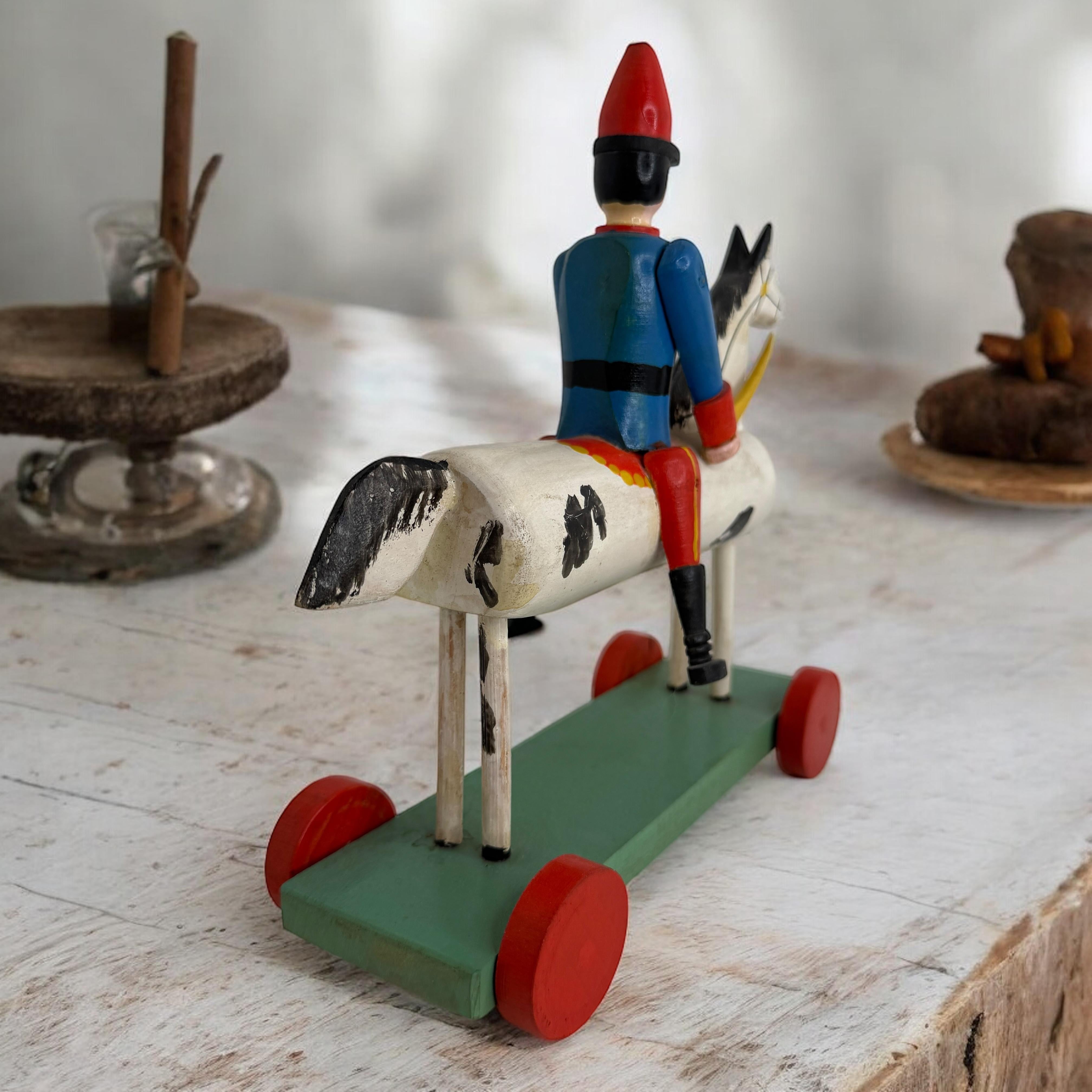 Soldado a Caballo Tirar Juguete Vintage Arte Popular Montañas de Mineral, Alemán, Años 50 en venta 6