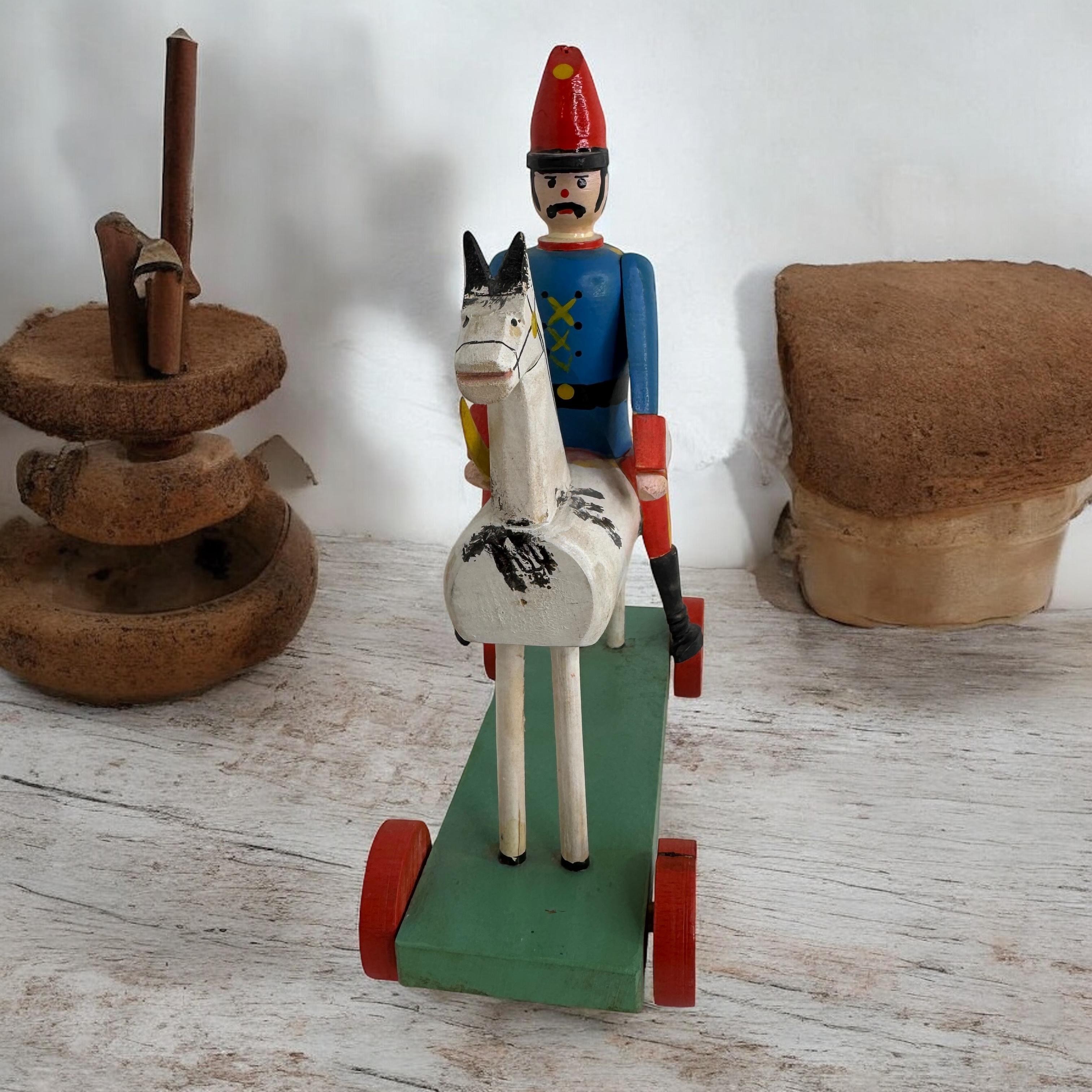 Soldado a Caballo Tirar Juguete Vintage Arte Popular Montañas de Mineral, Alemán, Años 50 en venta 8