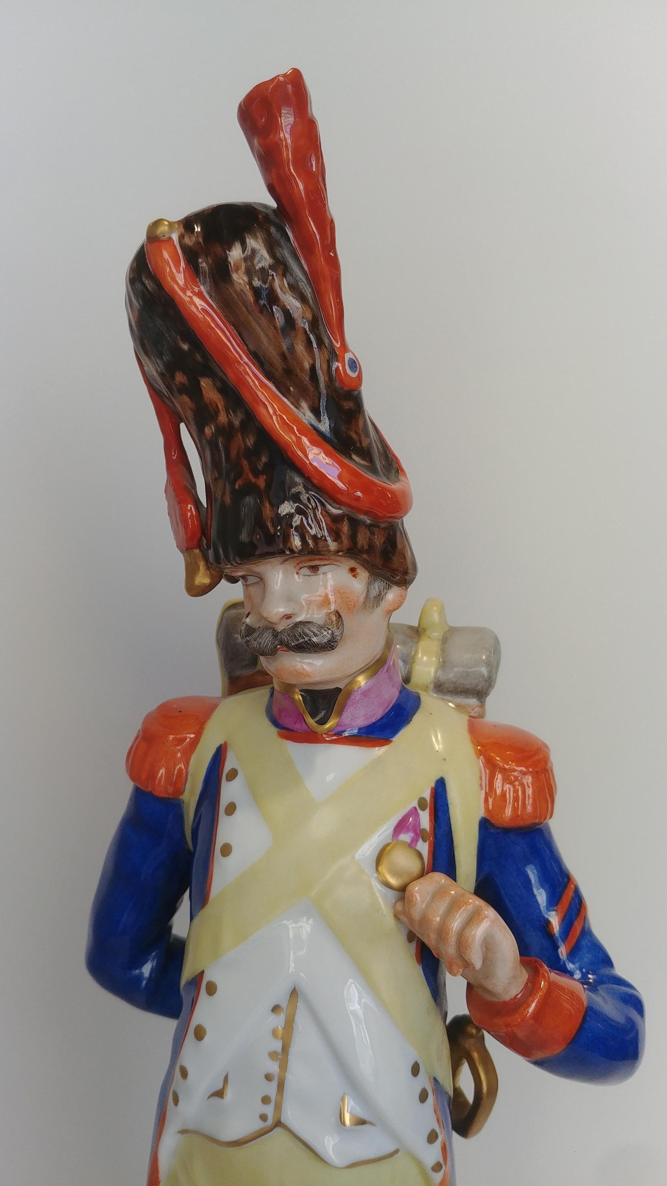 Soldiers Porcelain Figures Branded Porcelaine de Paris, 18th Century Style For Sale 4