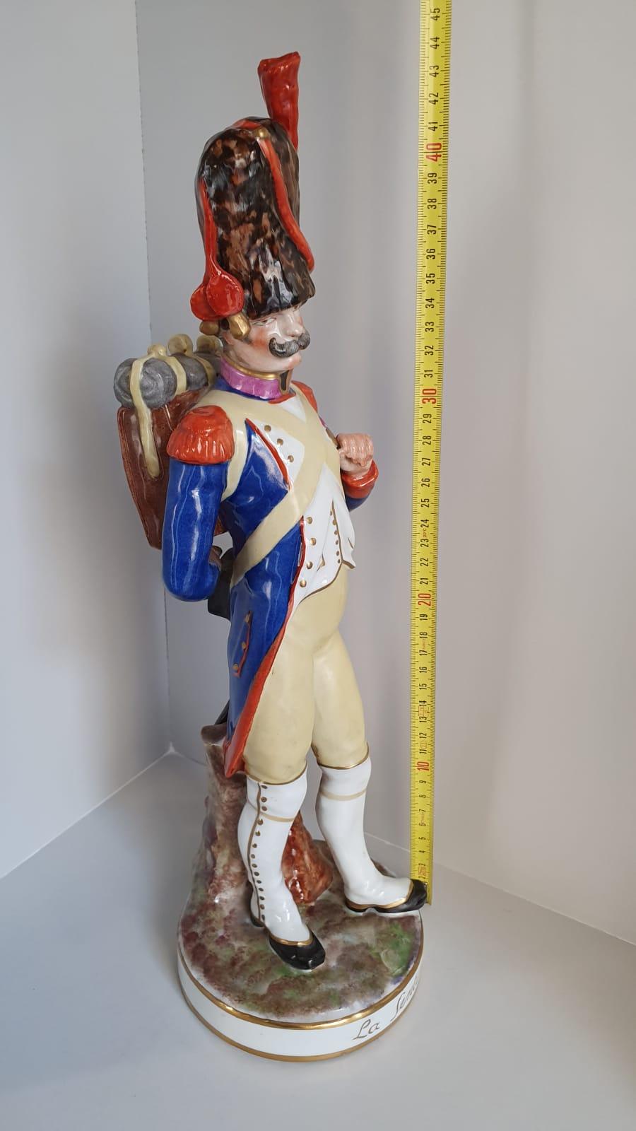 Soldiers Porcelain Figures Branded Porcelaine de Paris, 18th Century Style For Sale 10