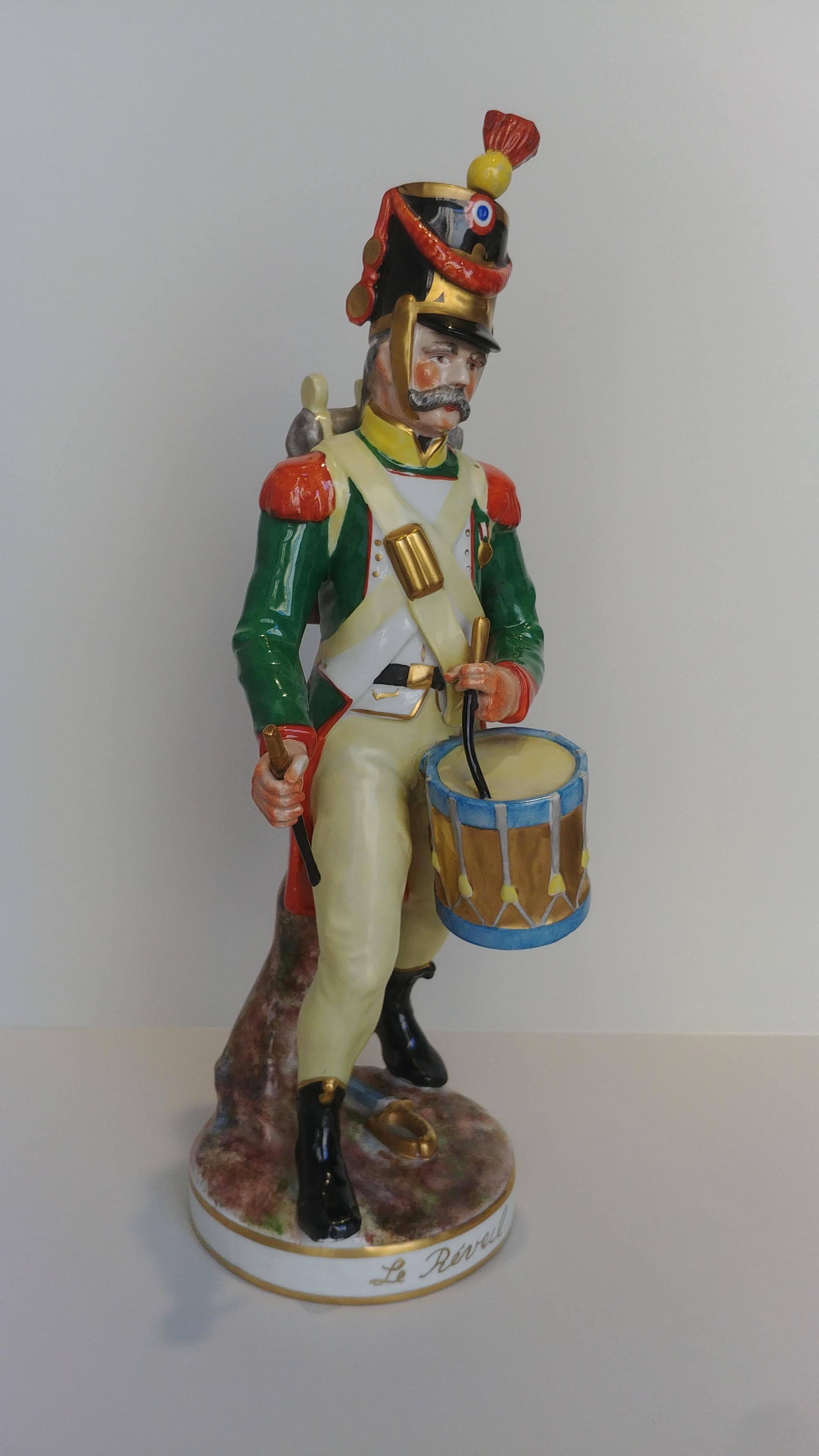 Soldiers Porcelain Figures Branded Porcelaine de Paris, 18th Century Style In Good Condition For Sale In Monza, IT