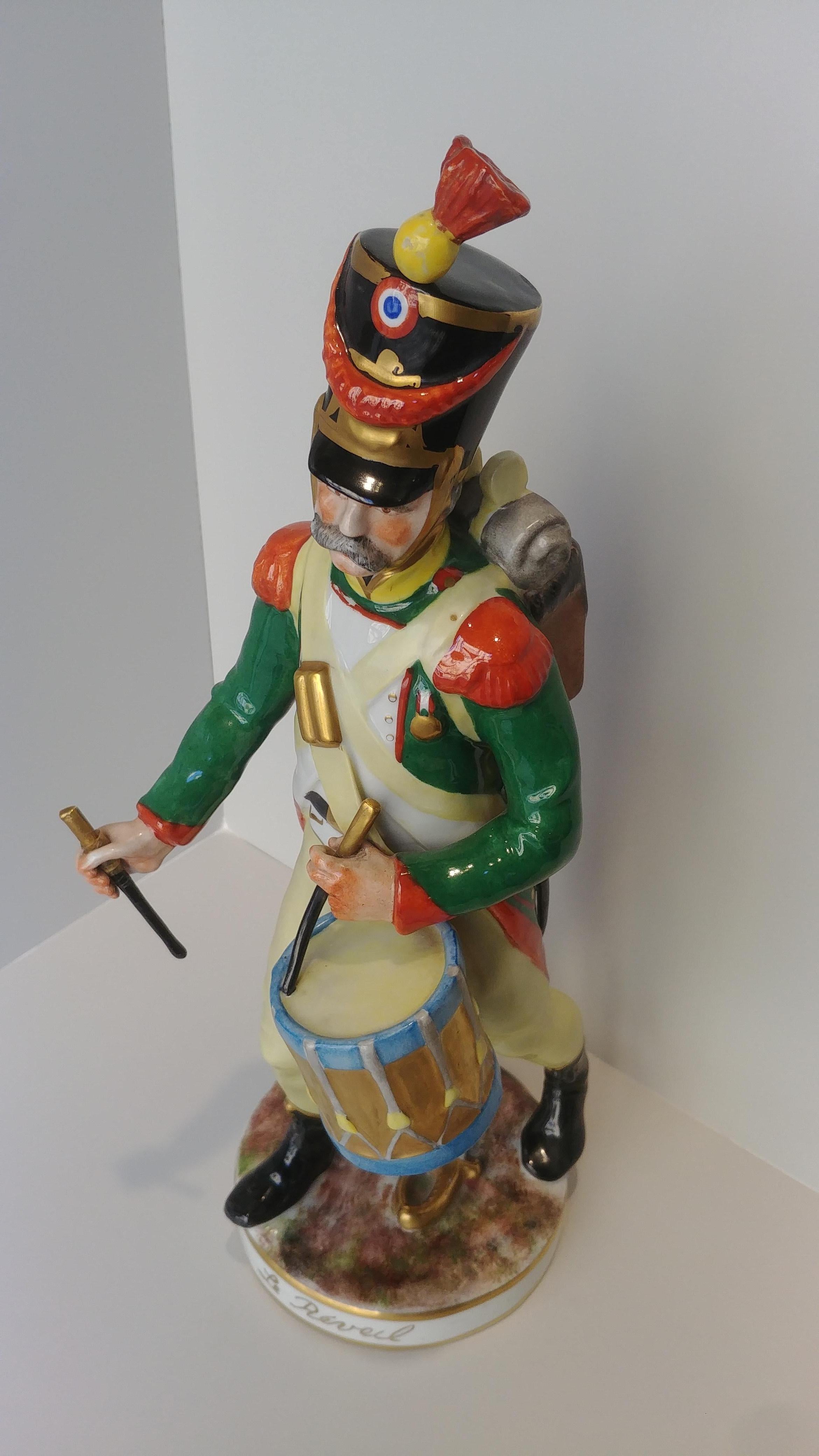 Soldiers Porcelain Figures Branded Porcelaine de Paris, 18th Century Style For Sale 2