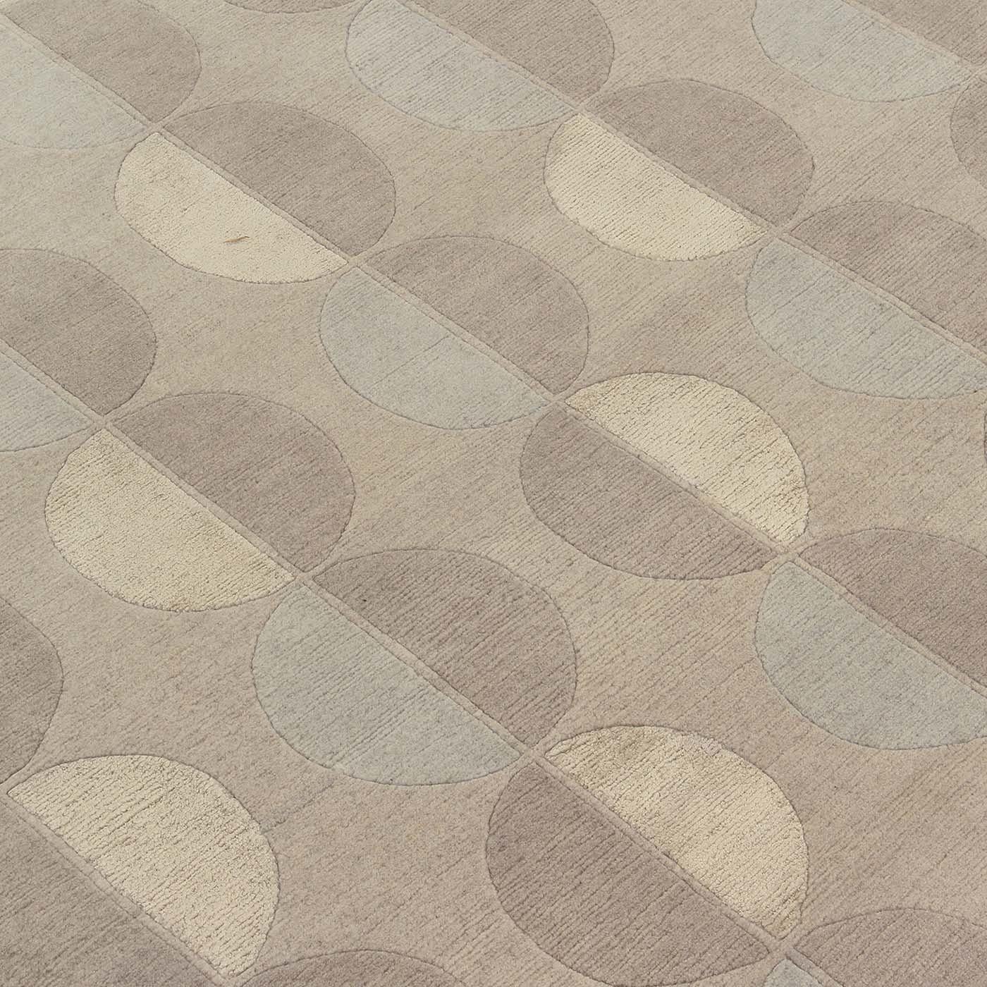 The hallmarks of Sole and Luna are the rows of hemispheres given by the play of light and shadows complemented by the solids and voids. From a Gio Ponti’s design, this carpet (300 x 250cm) is made of Tibetan wool and natural silk, bringing harmony