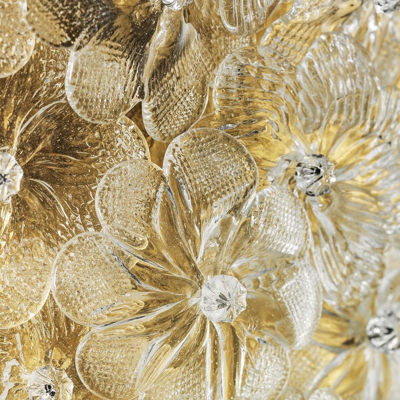 Cette superbe œuvre d'art s'intègrera parfaitement dans n'importe quel décor. Que ce soit dans une entrée moderne ou au-dessus d'une cheminée dans un salon classique, dans une petite salle d'eau comme pièce d'accent ou pour animer le mur d'une