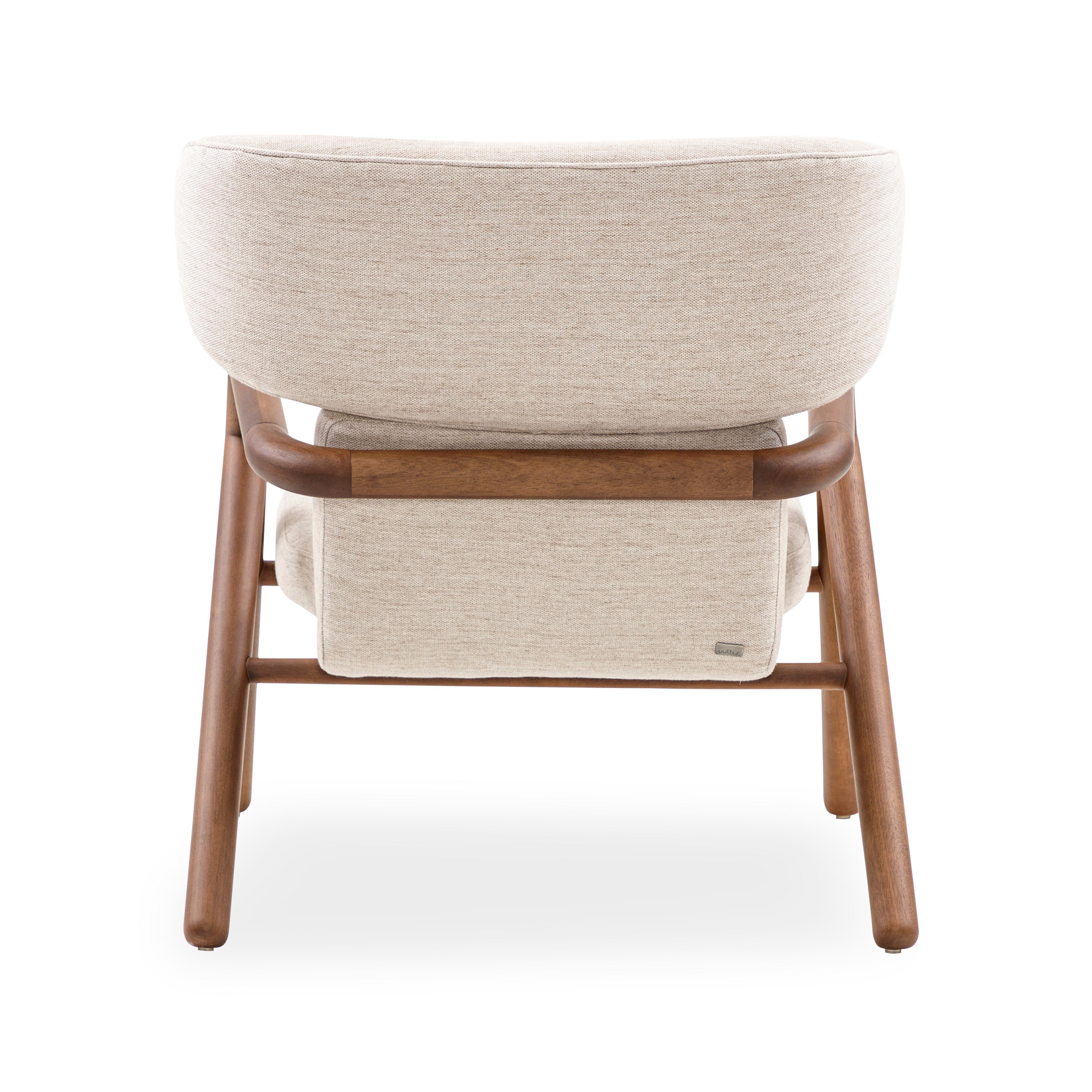 Sole Scandinavian-Styled Armchair in Walnut Wood Finish and Off-White Fabric In New Condition For Sale In Miami, FL