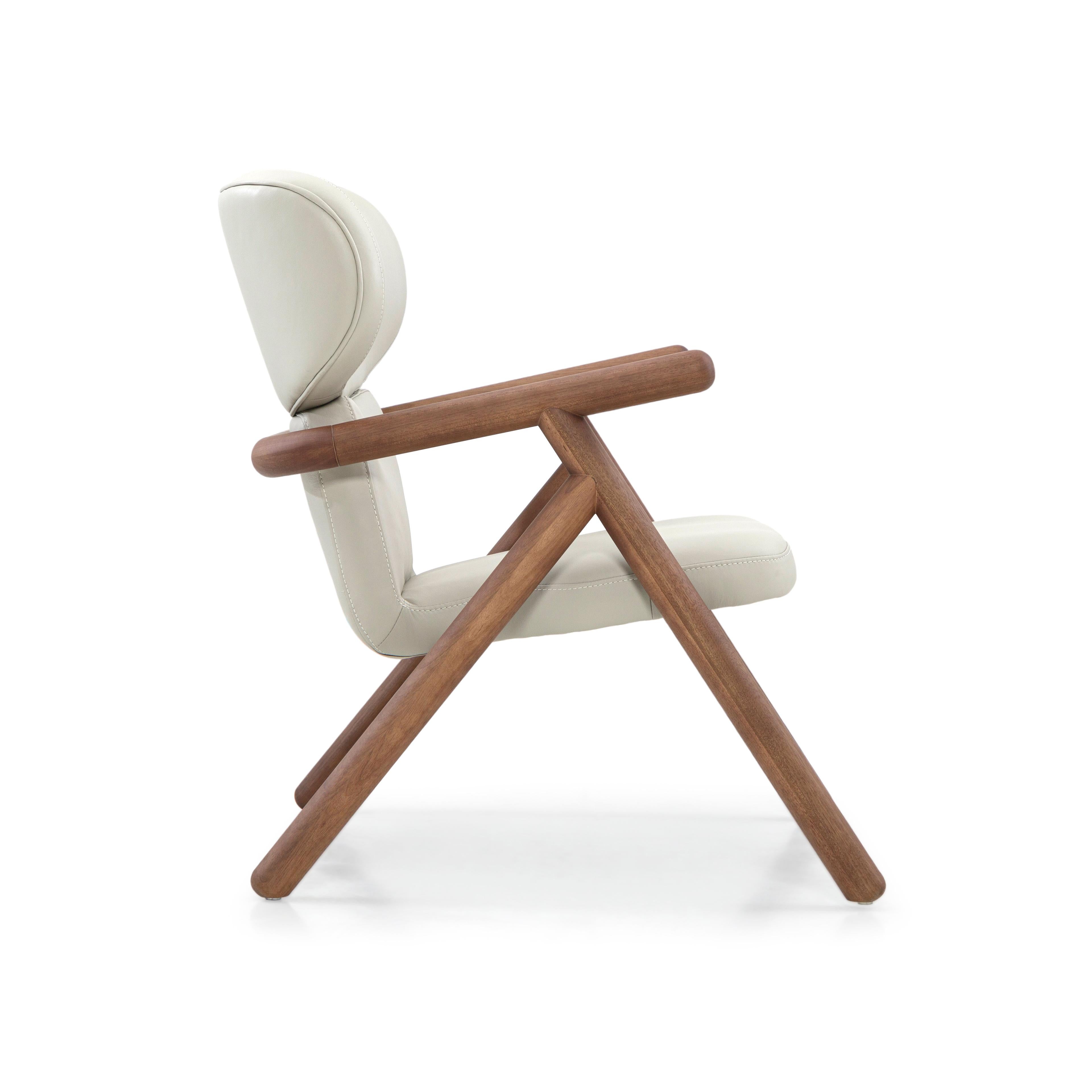 Brazilian Sole Scandinavian-Styled Armchair in Walnut Wood Finish and Off-White Leather For Sale
