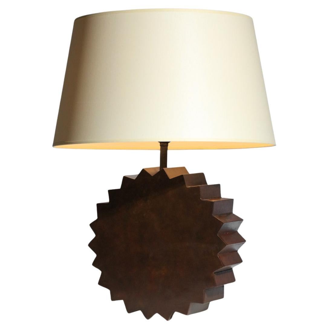 Lampe de table "Soleiade" en acier oxydé par l
artiste Donna