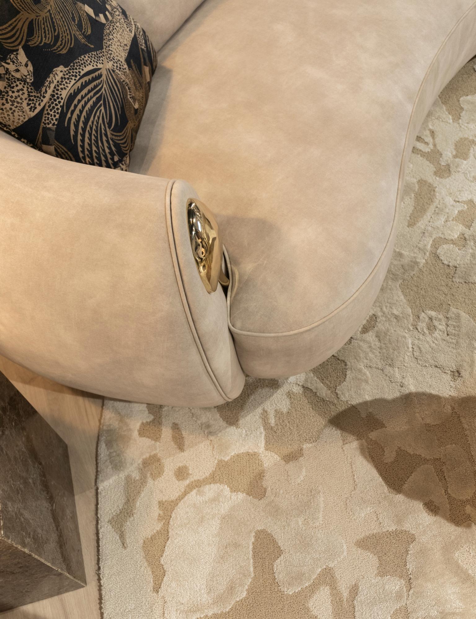 Soleil Gebogenes Sofa - Handpoliertes gegossenes Messing & Stoff - Boca do Lobo im Angebot 9