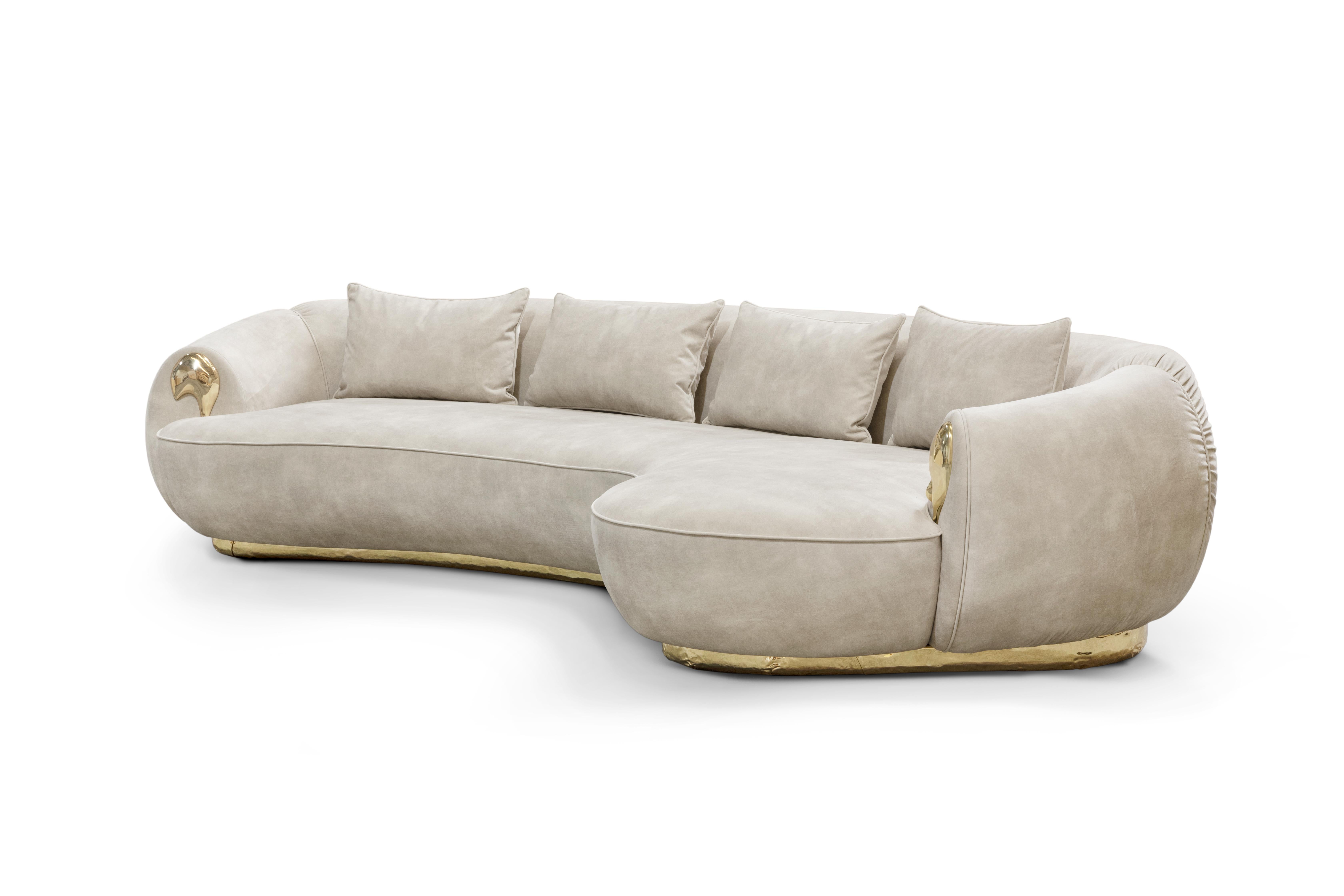 Soleil Gebogenes Sofa - Handpoliertes gegossenes Messing & Stoff - Boca do Lobo im Zustand „Neu“ im Angebot in Rio Tinto, PT