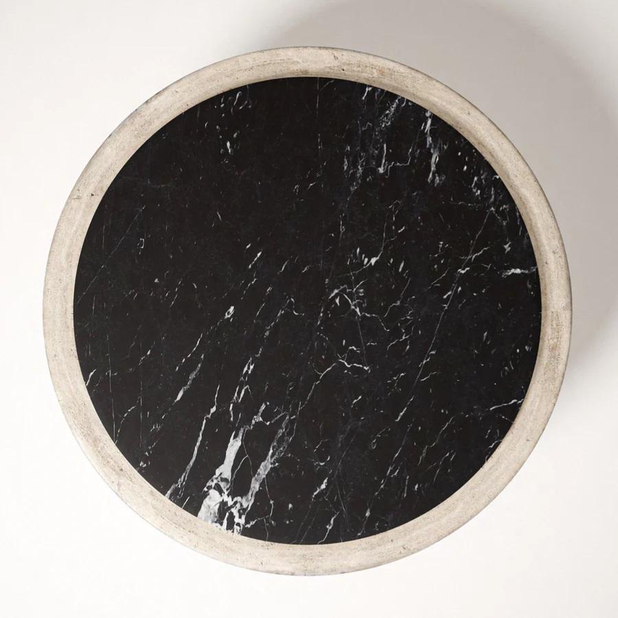 italien Table basse Soleil Silver Travertin et marbre Marquina de Verena Brausch en vente