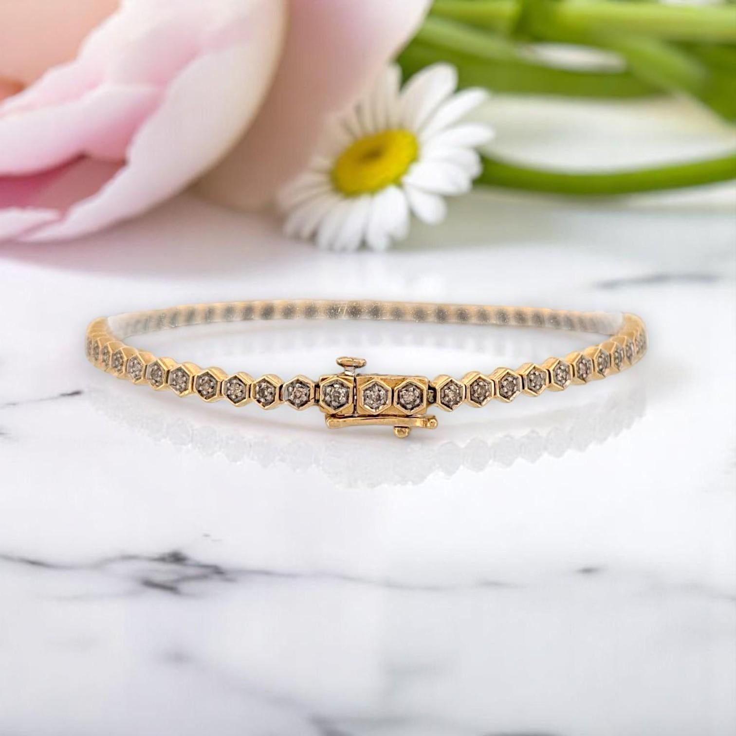 Taille ronde Solène  Bracelet en or jaune 10 carats et diamants  Diamants naturels de .50 CTW en vente