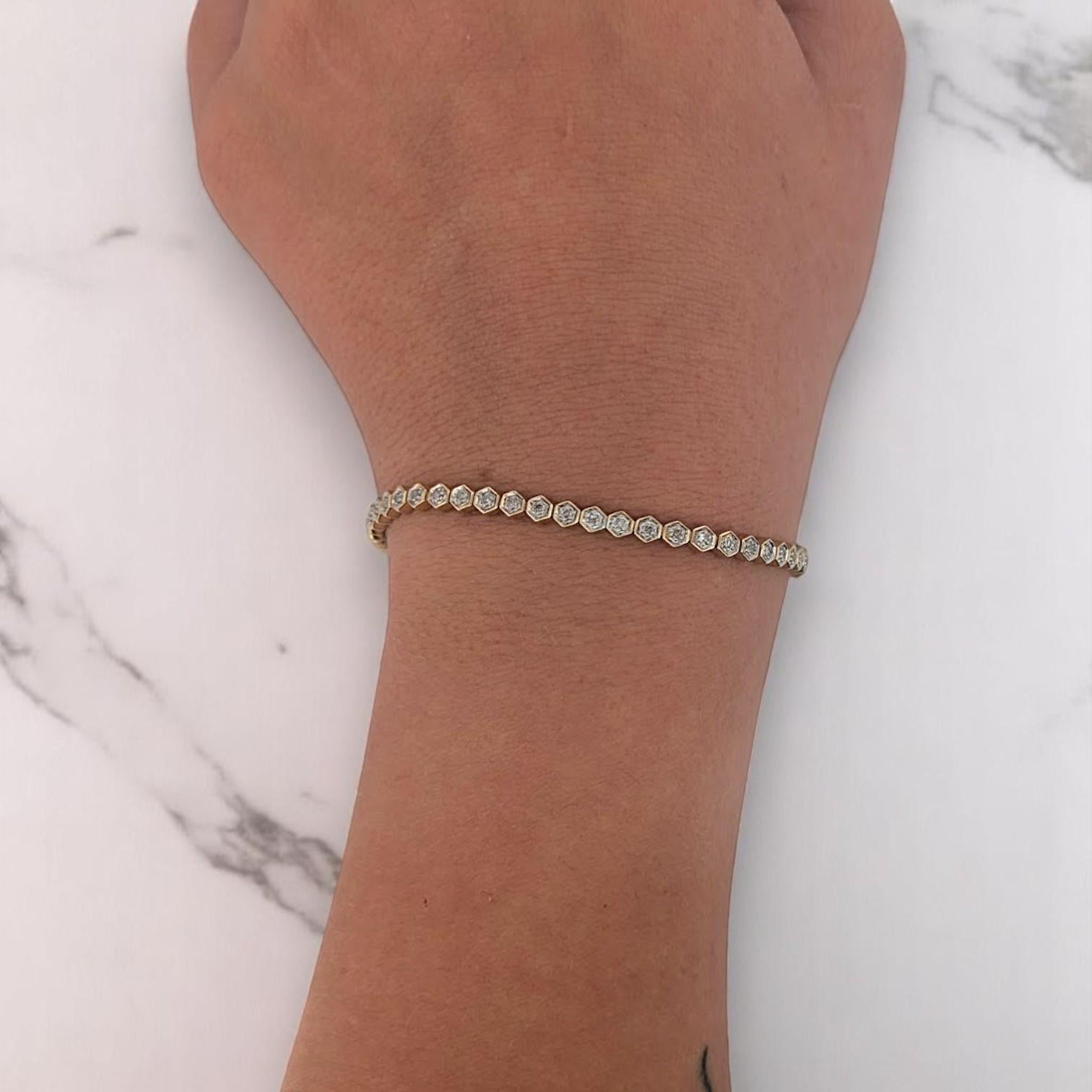 Solène  Bracelet en or jaune 10 carats et diamants  Diamants naturels de .50 CTW Unisexe en vente