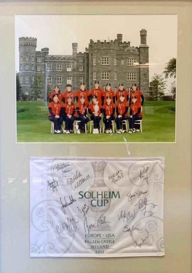 Solheim Cup Matches U.S. Team Signed Pin Flag, USA 13 vs. EUROPE 15, Circa 2011 In Good Condition For Sale In Colorado Springs, CO