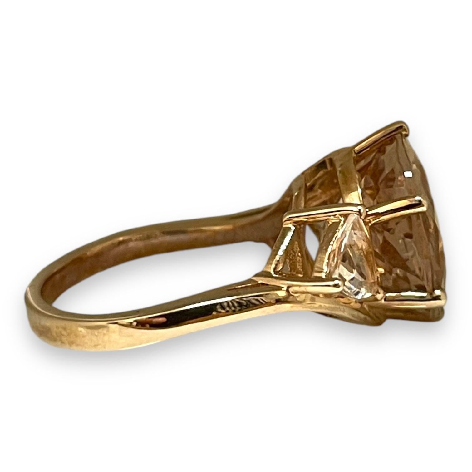 Taille ovale Bague en or jaune massif et quartz roseâtre taille 6 en vente