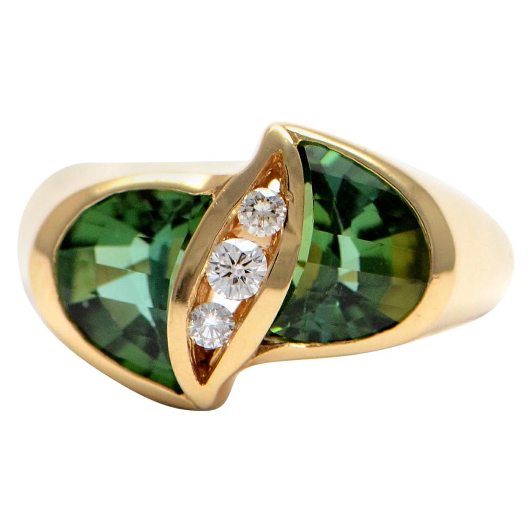 Solid 14 Karat Gold Genuine Green Tourmaline and Natural Diamond Ring 5.9g