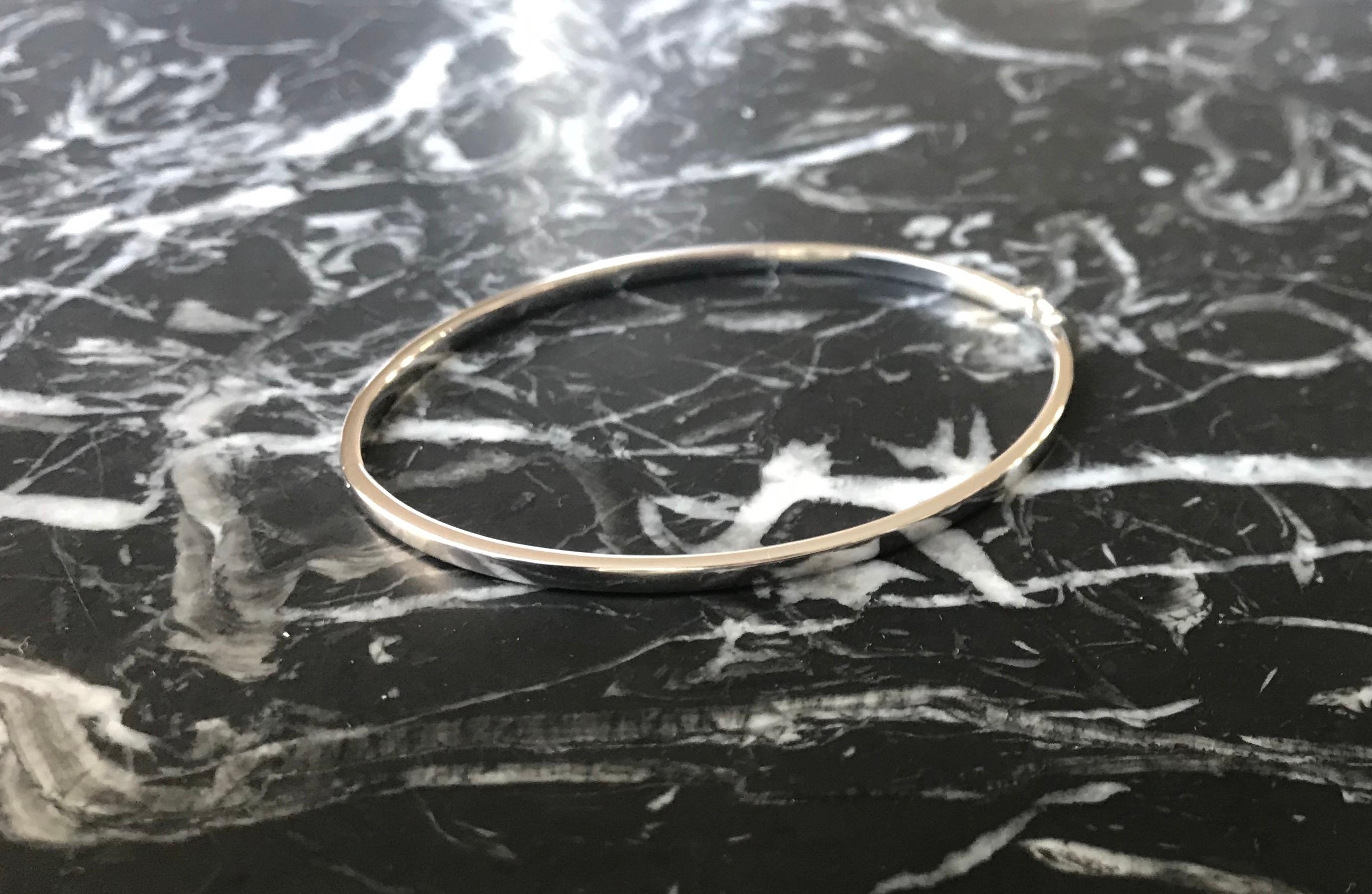 Contemporary Solid 14 Karat White Gold Closed Bangle Bracelet  For Sale