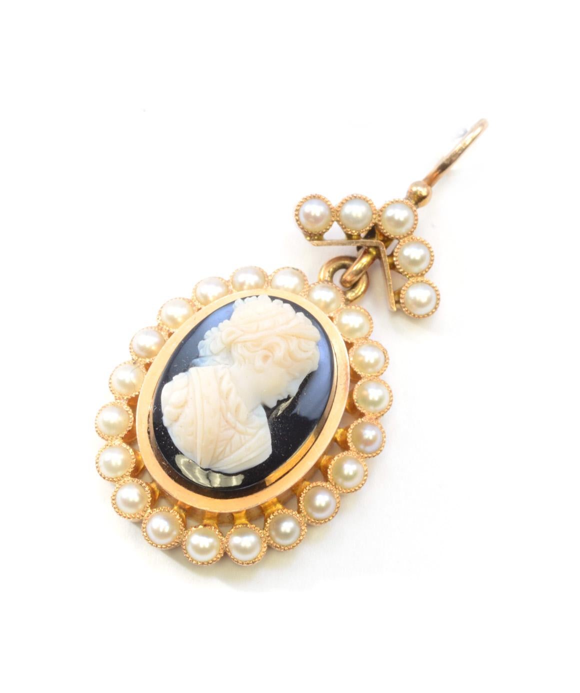Solid 14 Karat Yellow Gold Antique Onyx and Pearl Cameo Pendant 5.8g In Excellent Condition In Manchester, NH