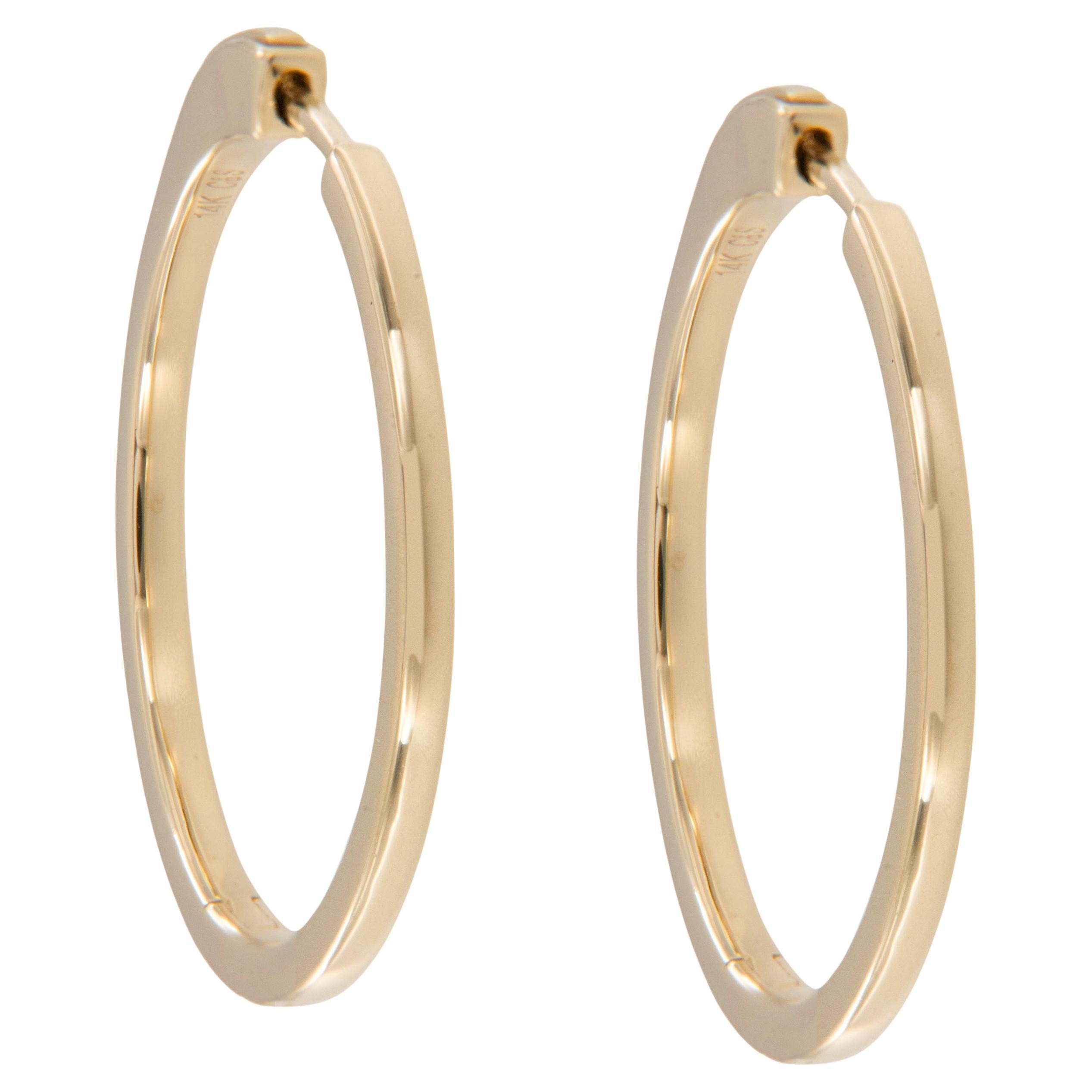 Massiv, 14 Karat Gelbgold Klassischer runder Ohrring im Angebot