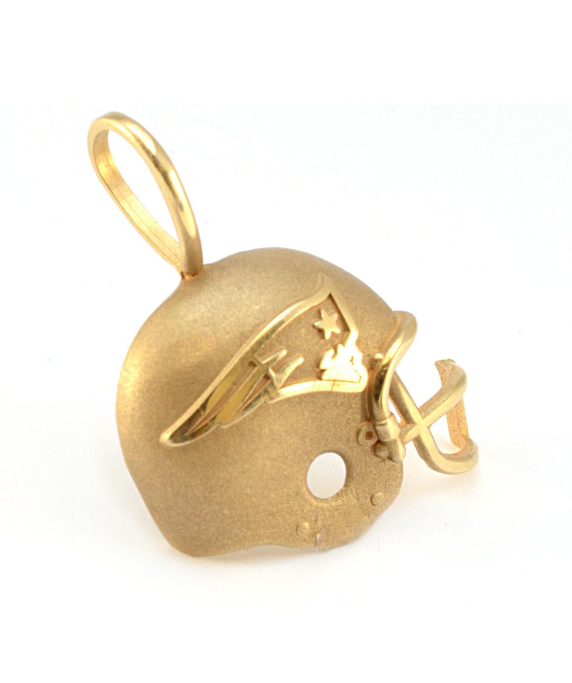 Solid 14K Yellow Gold New England Patriots Helmet Pendant 2.2g
Excellent condition. Go Pats Go! This solid 14K yellow gold New England Patriots helmet pendant measures about 1.25 in (with bail) X 0.95 in and weighs 2.2 grams.