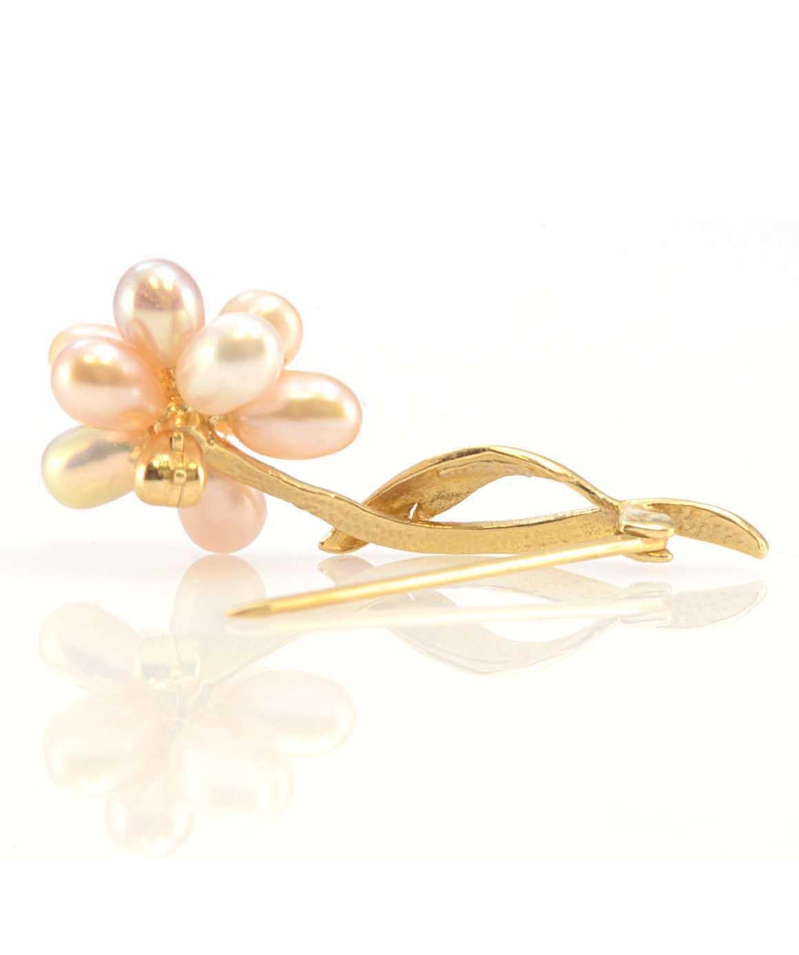 Solid 14K Yellow Gold Pearl & Diamond Flower Pin 2.5g 
Excellent condition. This solid 14k yellow gold flower pin features ten oval pearls that form a flower shape with a genuine diamond in the middle weighing about 0.005ct. The pin measures about