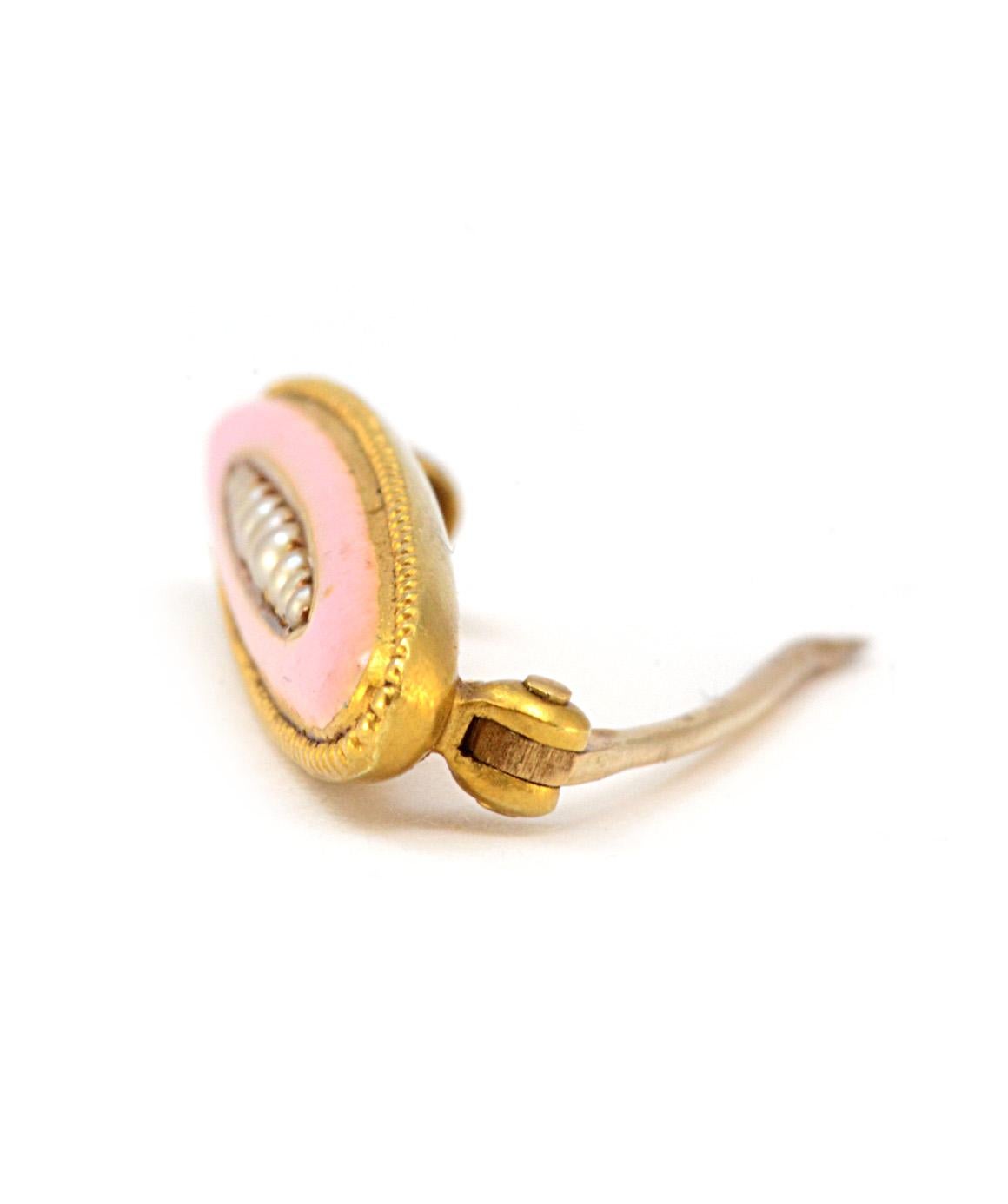 Solid 14K Yellow Gold Pink Enamel & Seed Pearl Lingerie Pin 1.8g
Excellent condition. This lingerie pin is composed of solid 14k yellow gold and features pink enamel and 9 seed pearls. The pin measures approximately 1.10in X 0.25in and weighs 1.8