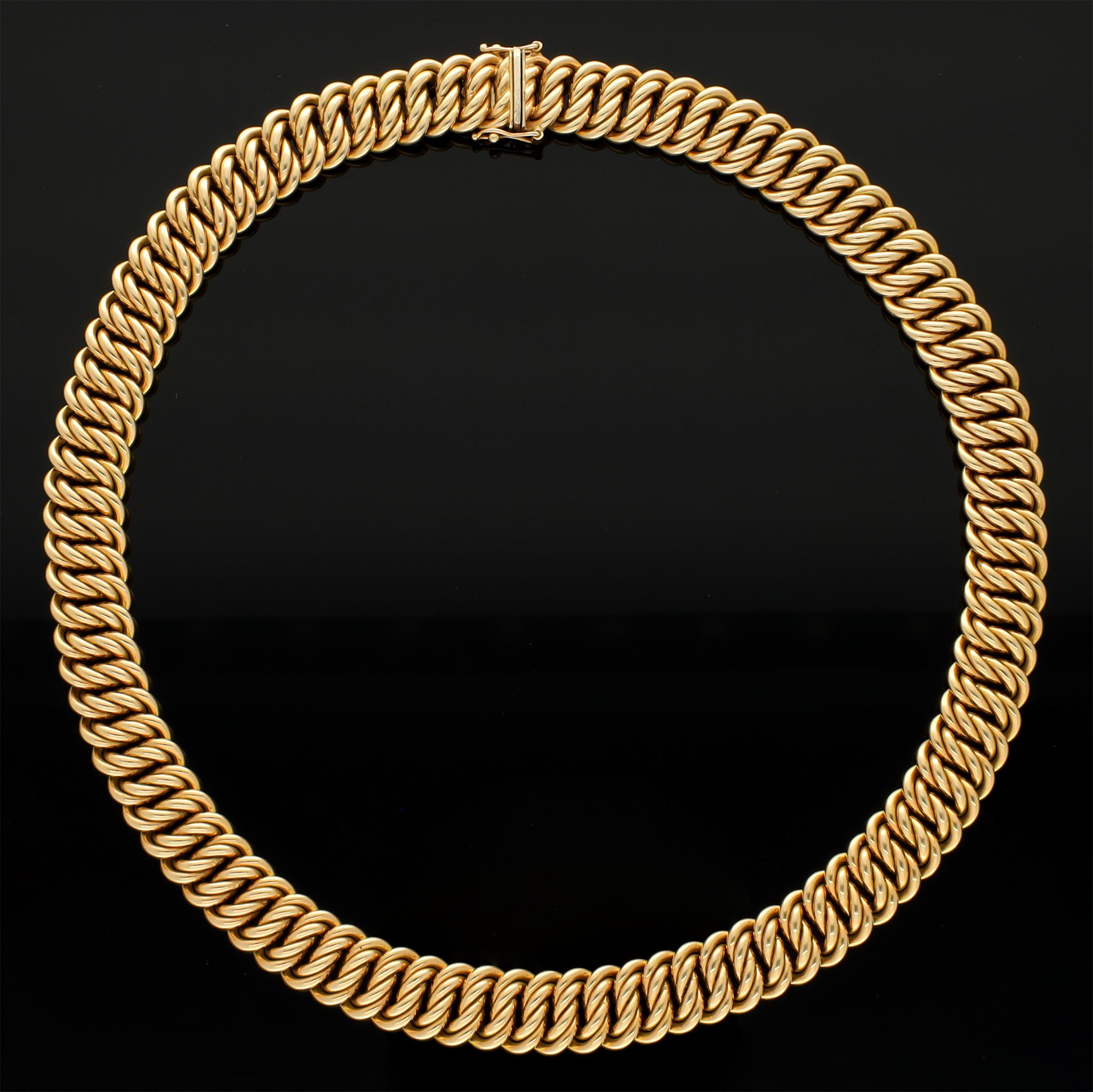 A dreamy, soft as silk vintage collar necklace! Knitted in gorgeous pattern, this luxury fancy link chain is a beautiful example of fine vintage jewelry!

The necklace is made of solid 14k yellow gold and is hallmarked accordingly with a 585 and a