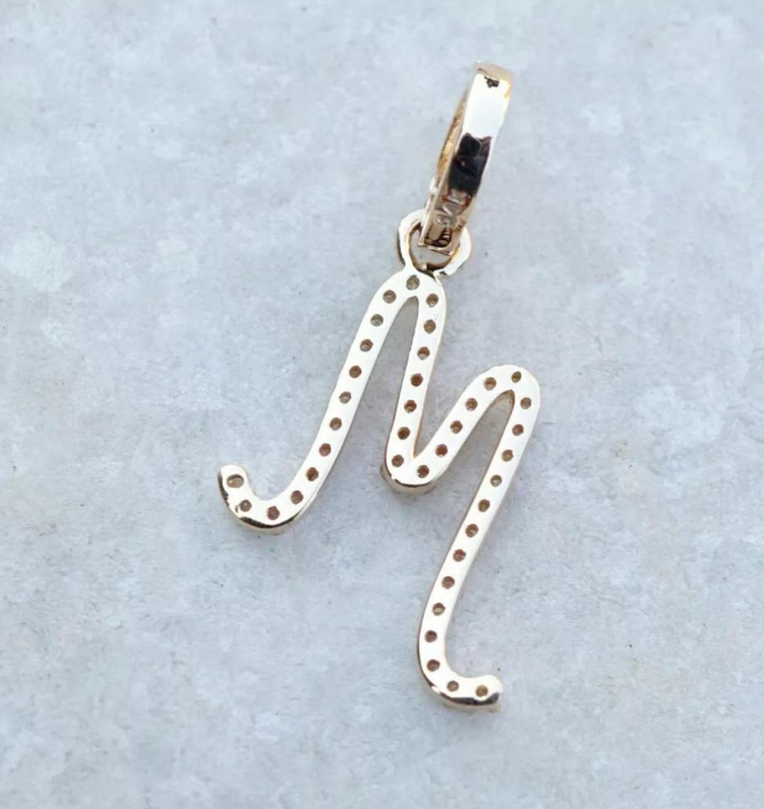 Art déco Pendentif initial en or massif 14 carats avec diamant, fait à la main, breloque Alphabet en vente