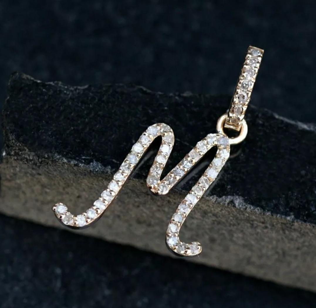 Pendentif initial en or massif 14 carats avec diamant, fait à la main, breloque Alphabet Neuf - En vente à Chicago, IL