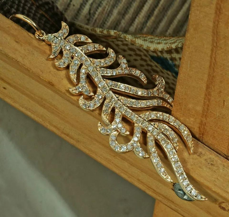 Solid 14k Gold Diamond Leaf Pendant Jewelry In New Condition For Sale In Chicago, IL