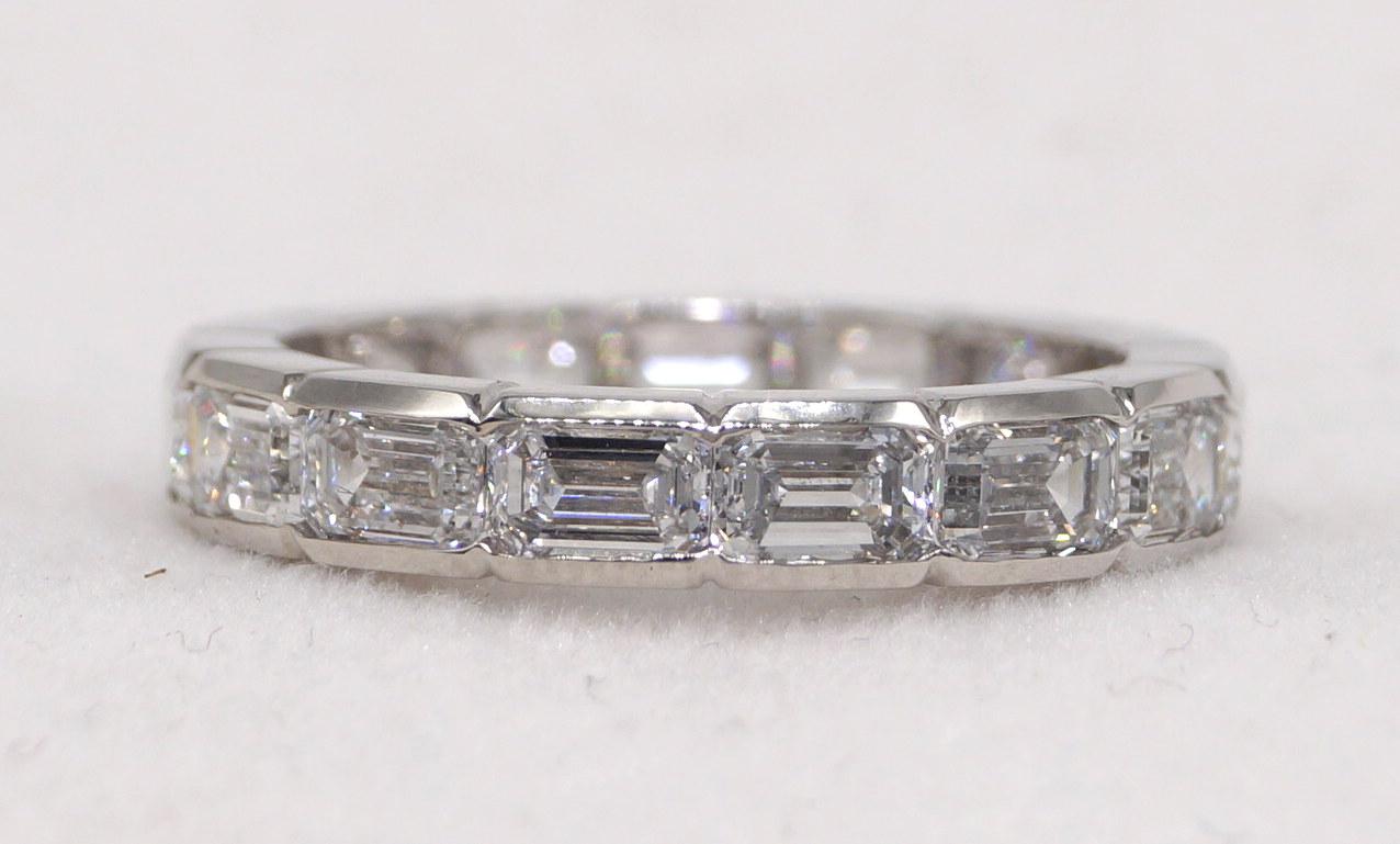 Les détails se trouvent ci-dessous :
Numéro d'article : PJR21330

Métal- Or blanc
Pureté du métal - 14K
Poinçonné- Oui

Poids de la pierre - 3.72ct
Type de pierre - diamant Moissanite
Couleur de la pierre-G- H
Clarté de la pierre - I1
Taille de la