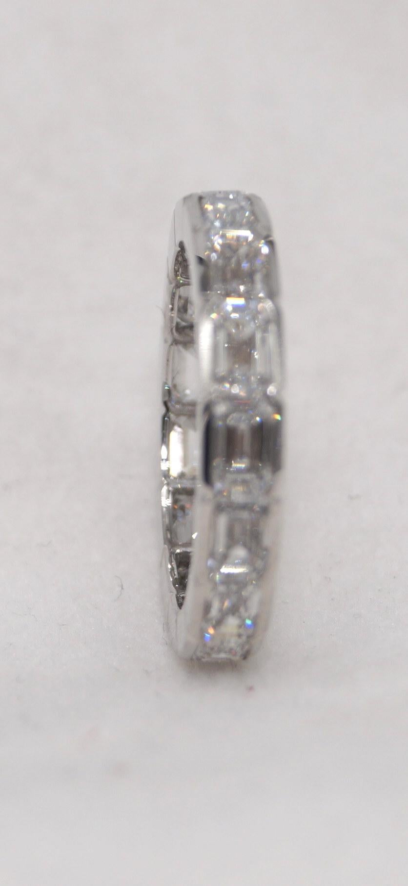 Taille brillant Solitaire en or 14K diamant moissanite anneau d'éternité anneau de mariage en vente