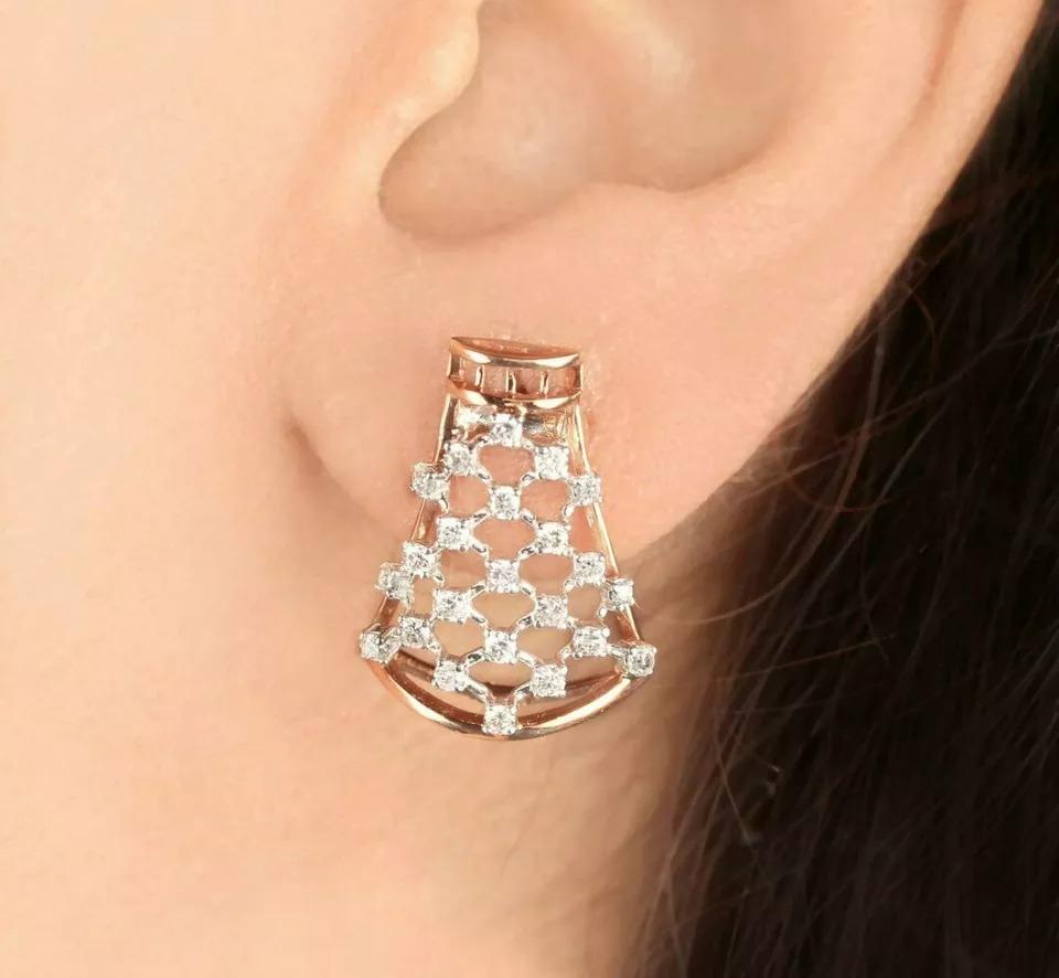 Ohrstecker aus massivem 14k Gold mit Diamanten als Designer-Ohrstecker (Rundschliff) im Angebot