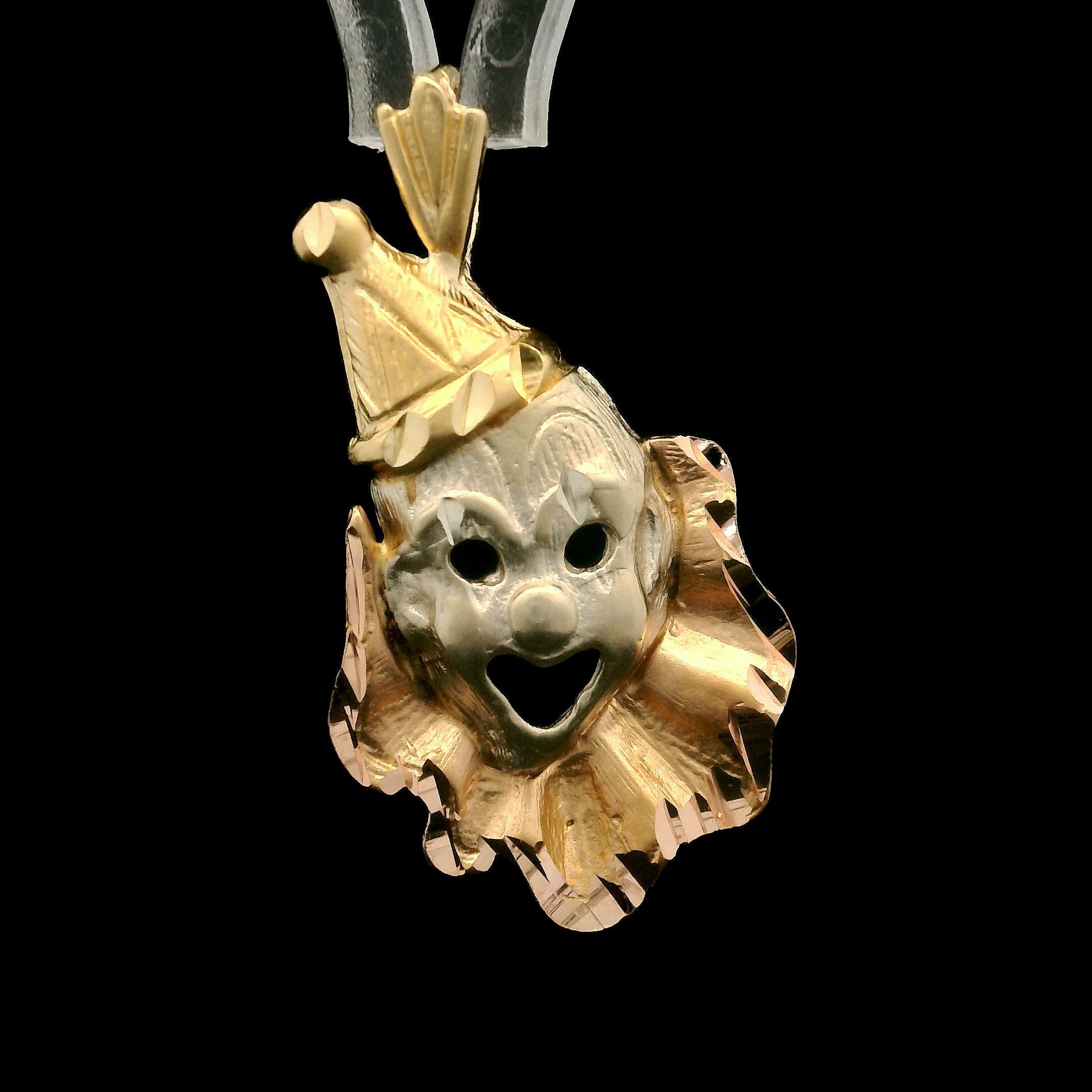 MATERIAL : Or jaune 14k - Or blanc 14k - Or rose 14k
Poids : 1.94 grammes
Largeur totale : 13,69 mm (0,53
