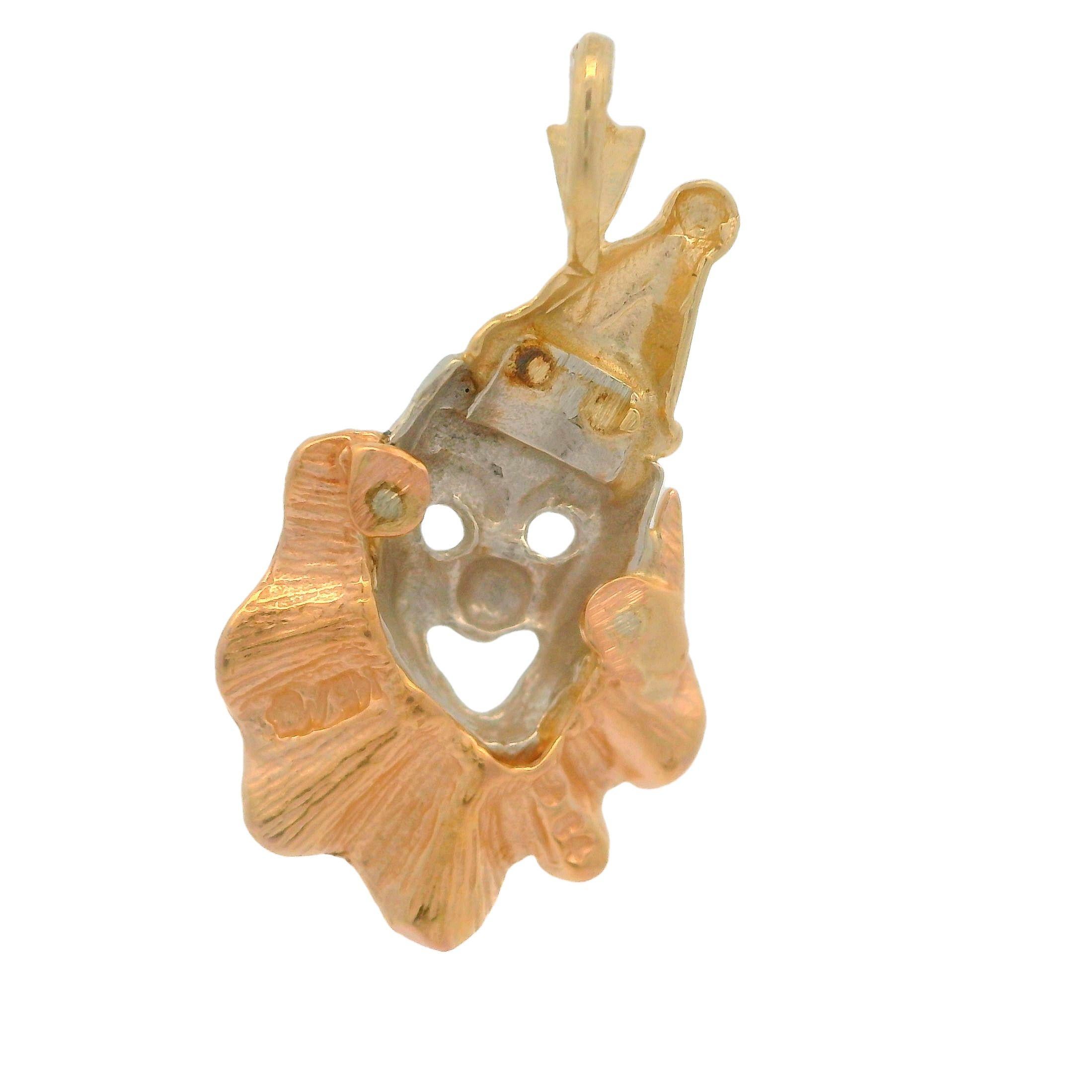Pendentif breloque clown en or massif 14 carats multicolore, finition texturée avec diamants en vente 4