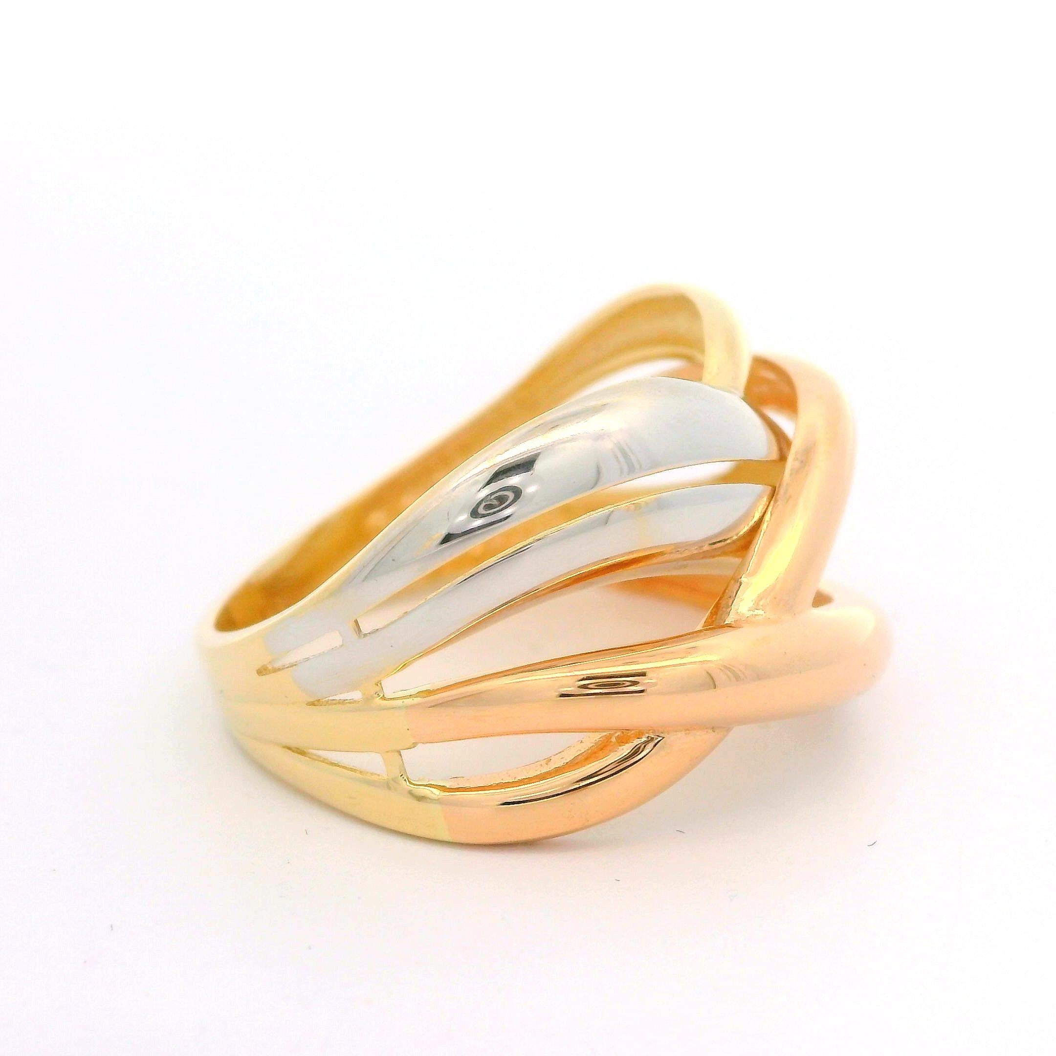 Bague en or massif 14k finition polie multicolore croix au-dessus d'une large bande ouverte Excellent état - En vente à Montclair, NJ