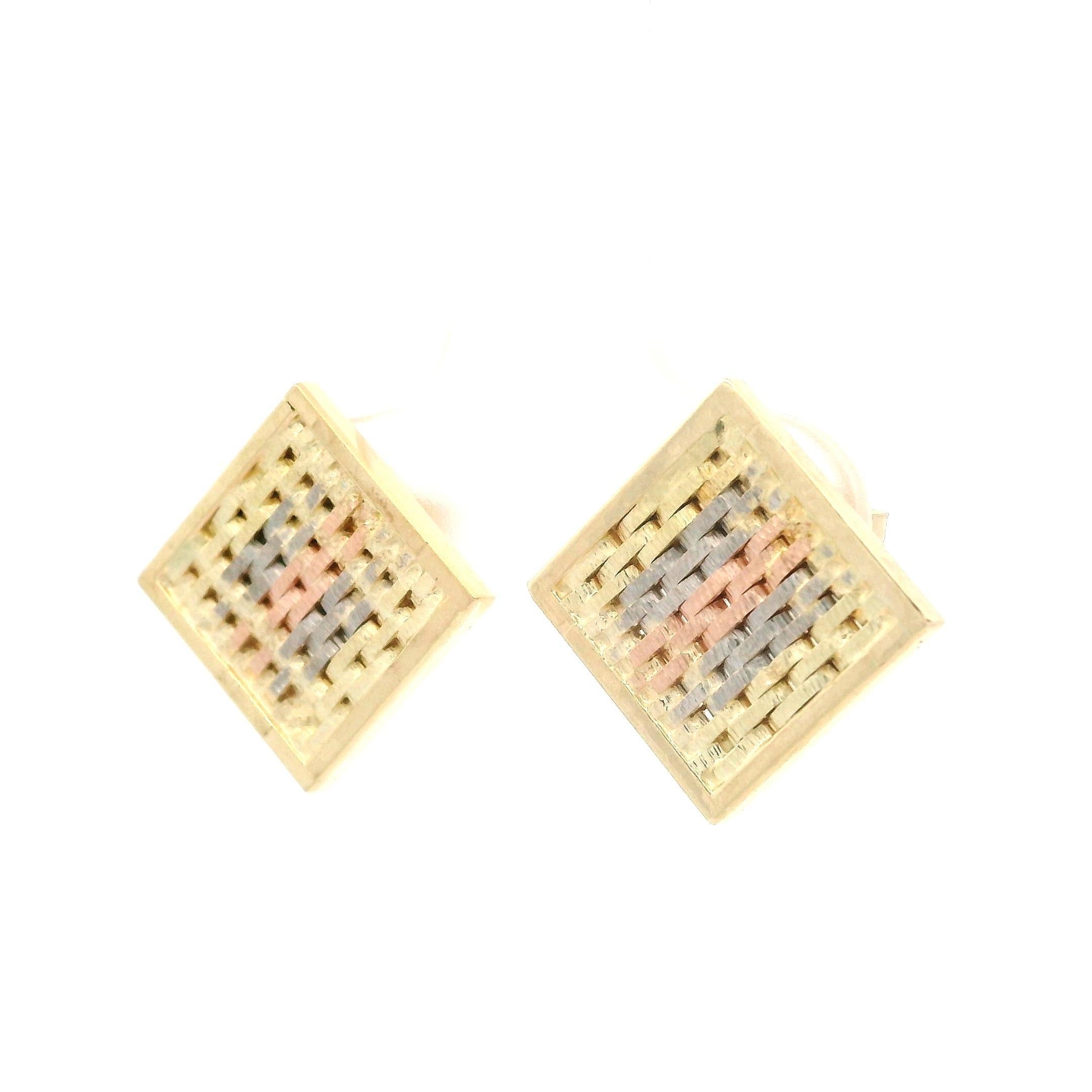 Pendientes de oro macizo de 14k tricolor con panel cuadrado tejido y cierre de mariposa en venta 1