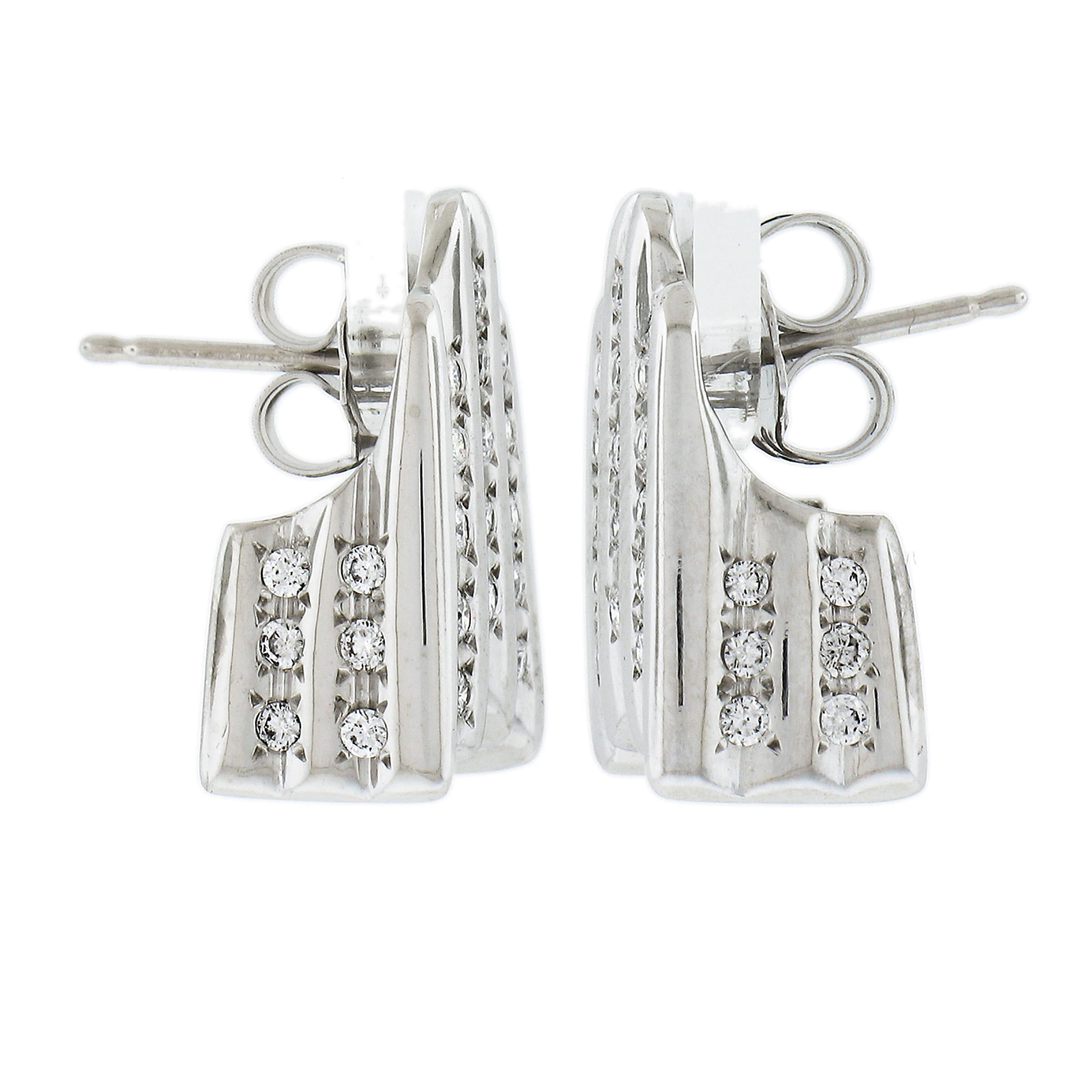 Taille ronde Boucles d'oreilles en or blanc massif 14K 0.50ctw diamant serti pave rainuré poli en vente