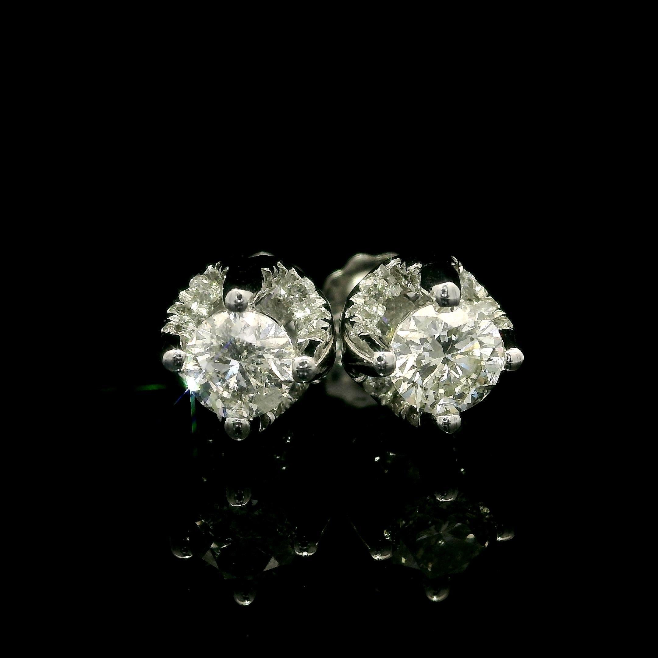 Solid 14k White Gold 1.0ctw Diamond Stud Earrings w/ Butterfly Closures For Sale 5