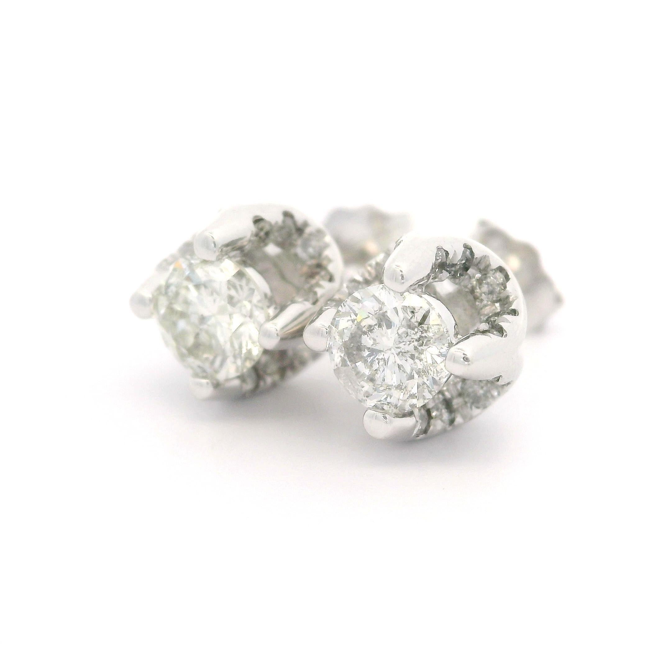 Solid 14k White Gold 1.0ctw Diamond Stud Earrings w/ Butterfly Closures For Sale 2