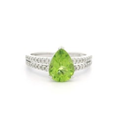 Solid 14k White Gold 1.50ctw Pear Cut Peridot & Diamond Split Shank Ring