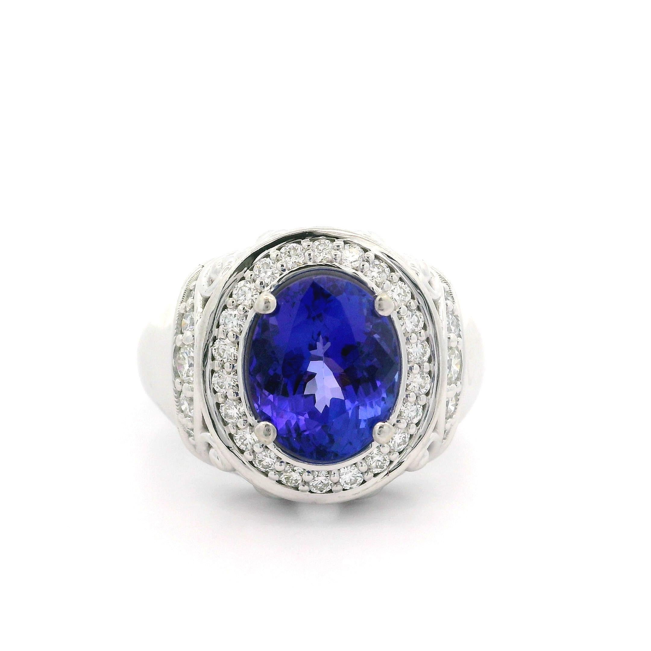 Bague bien faite en or blanc 14 carats avec tanzanite ovale de 4,06 carats et diamants en vente 1
