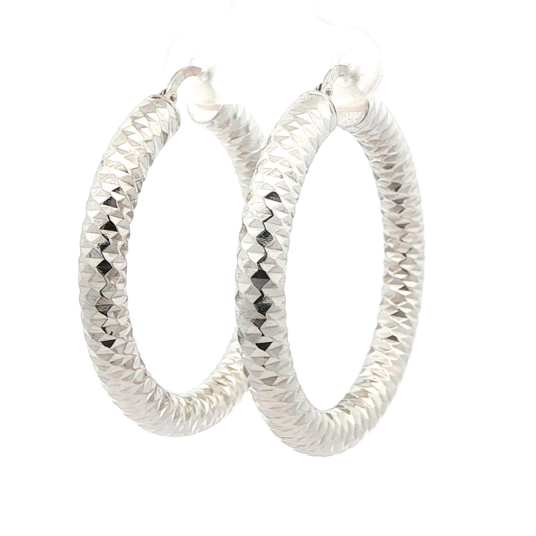 De las mujeres Pendientes de aro de tubo de oro blanco macizo de 14k con corte de diamante facetado de 40 mm en venta