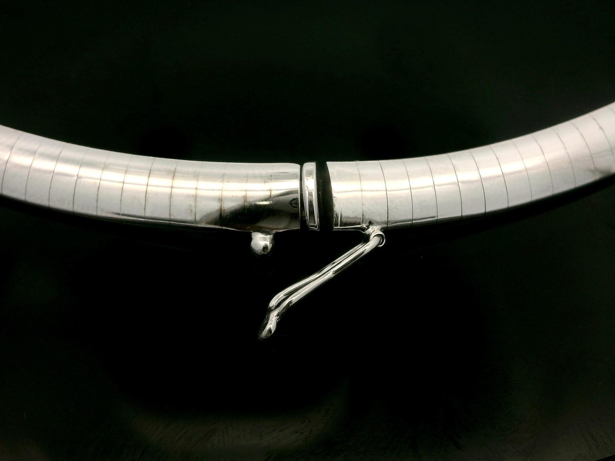 Solid 14k White Gold 6mm Wide Omega Chain Collar Necklace w/ Push Clasp For Sale 1