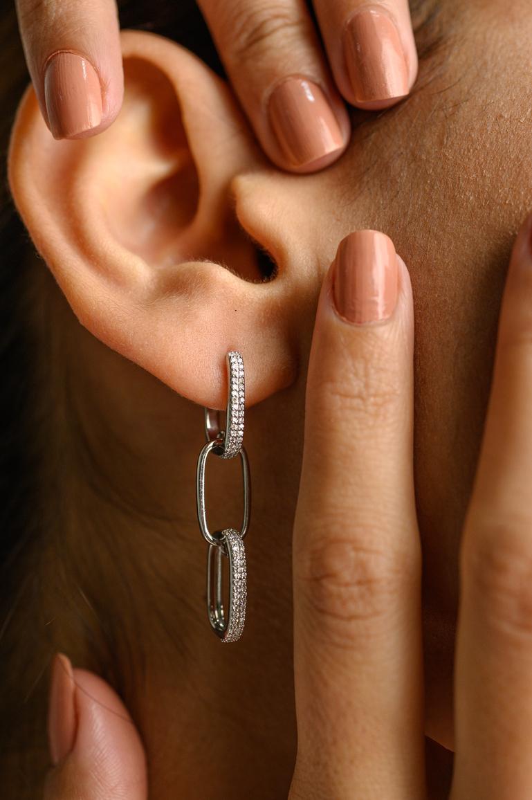 Taille ronde Or blanc massif 14k  Boucles d'oreilles pendantes en forme de trombone avec diamants pour elle en vente