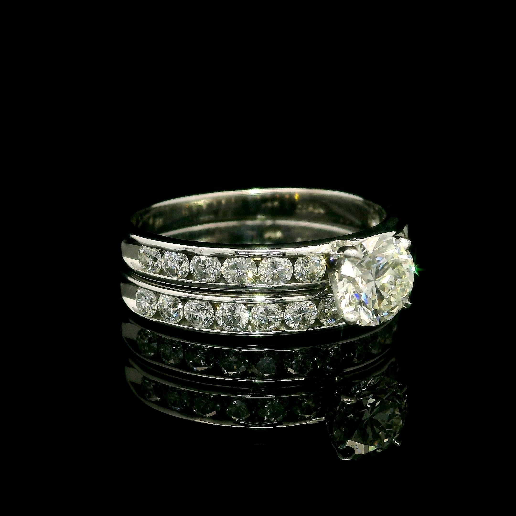 Verlobungsring aus massivem 14k Weißgold GIA 2,30ctw rundem Diamanten mit Kanalring (Brillantschliff) im Angebot