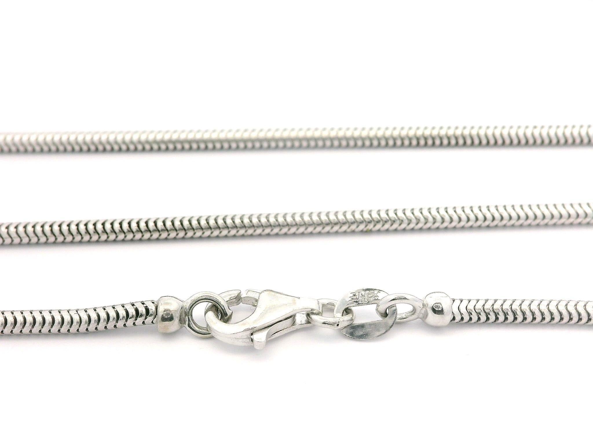 MATERIAL : Or blanc massif 14k
Poids : 11.2 grammes
Type de chaîne : Maillon serpent arrondi
Longueur de la chaîne : 24